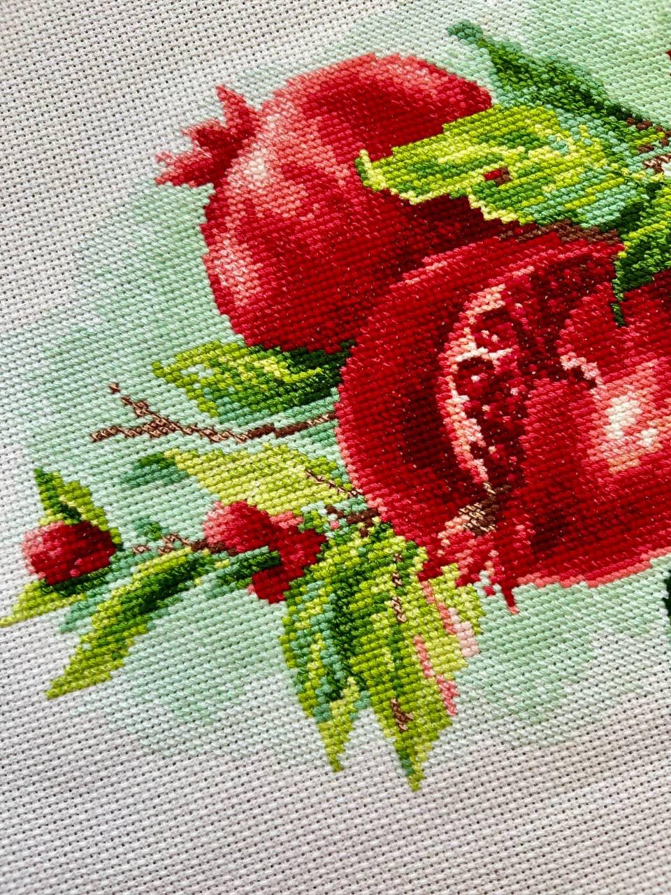 Broderie point compté moulin dans la campagne - RIOLIS