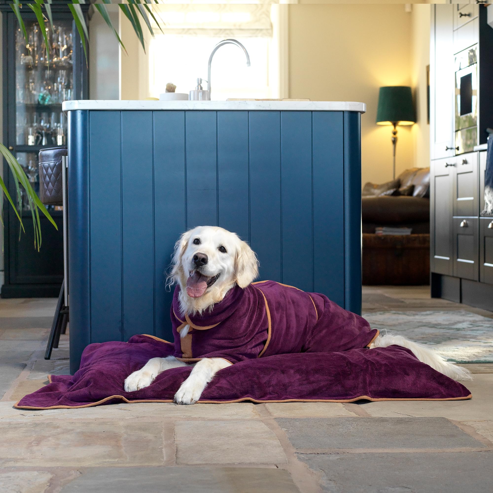 Lucky Paws® Hundebademantel – doppellagiger, Ultra-absorbierender & luxuriös weicher Bademantel Hund – Hunde in Minuten trocknen – Hundehandtuch & Hunde Bademantel in 1 (XL, Pflaume)