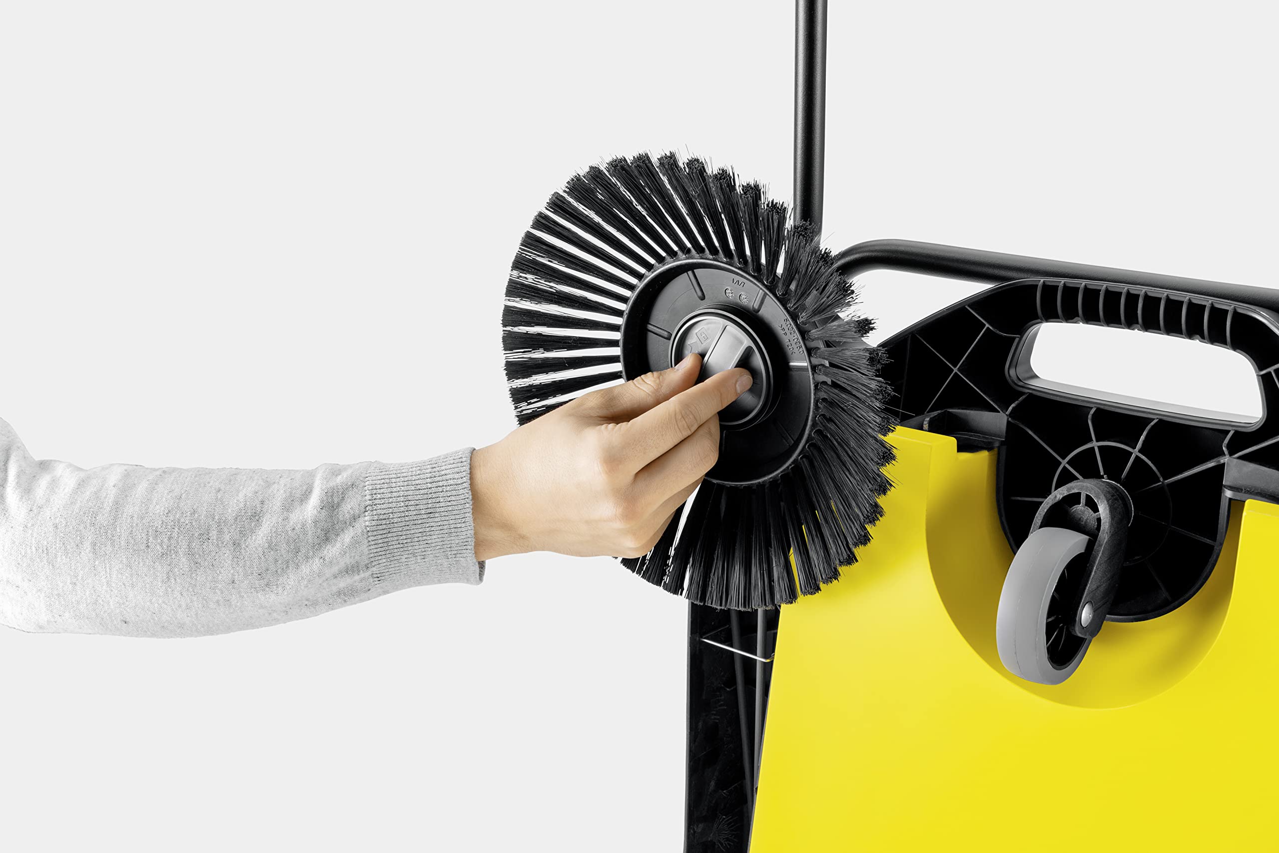 Balayeuse Karcher S 4 Twin Push avec brosses, pour Nettoyer Les trottoirs, Les allées et Les chemins de Jardin
