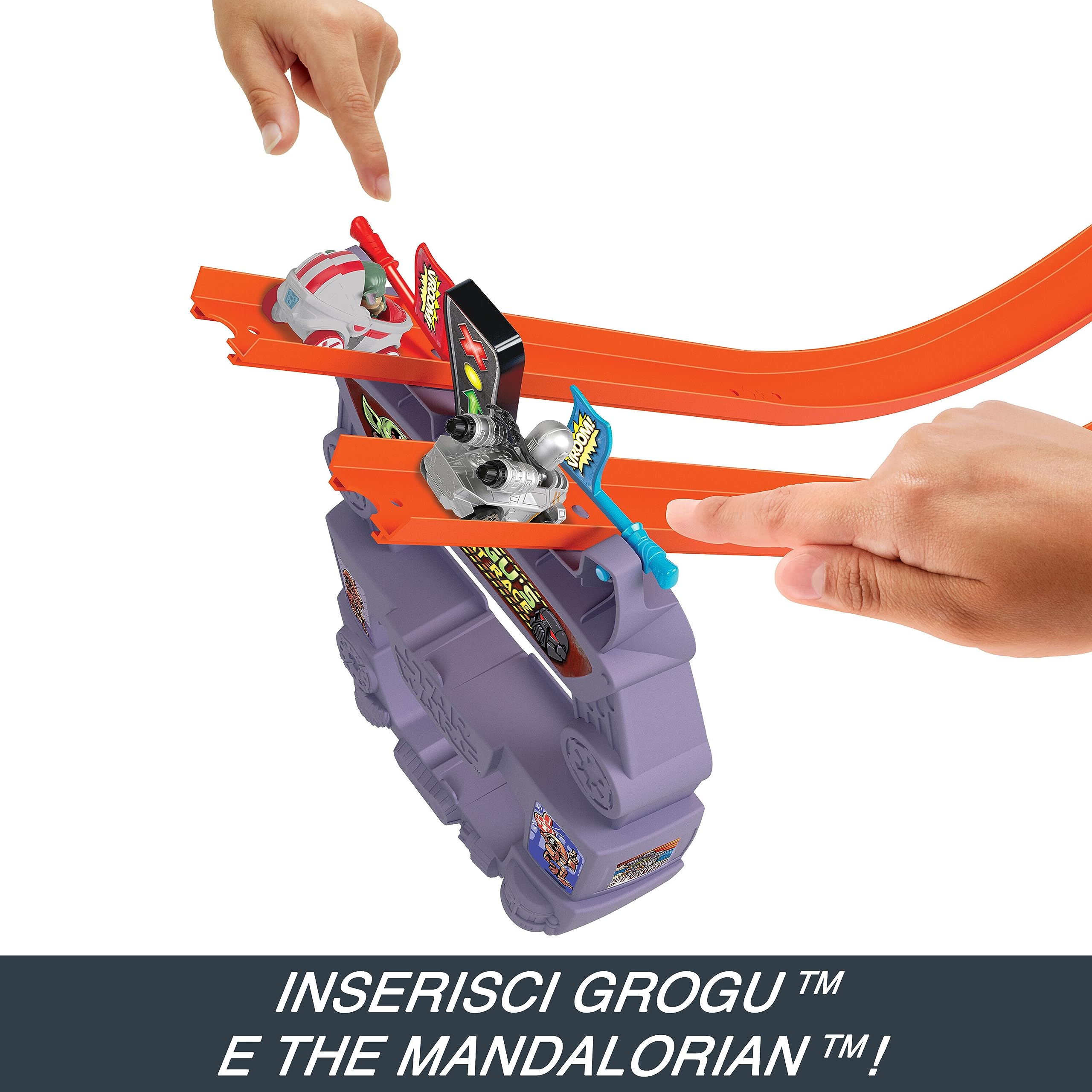 Hot Wheels RacerVerse - La Grande Corsa di Grogu, pista con macchinine da corsa die-cast ispirate a Star Wars, personaggi Grogu e The Mandalorian, giocattolo per bambini, 4+ anni, HPL32