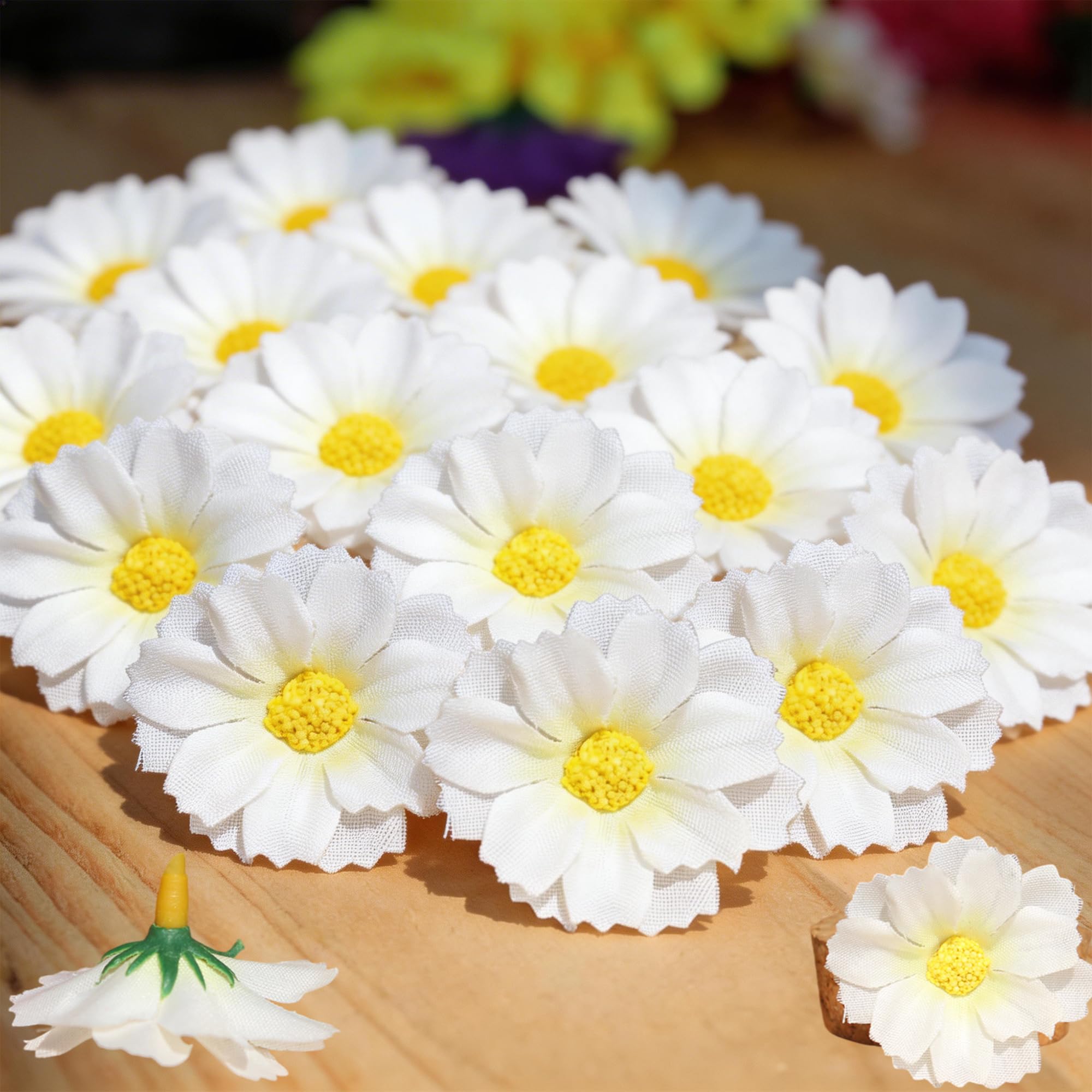 MINWEGI 100pcs Silk Flowers Artificial Daisies - White Small Fake Flower Heads for Wedding Decorations, DIY Floral Arrangements, Home Décor Accents
