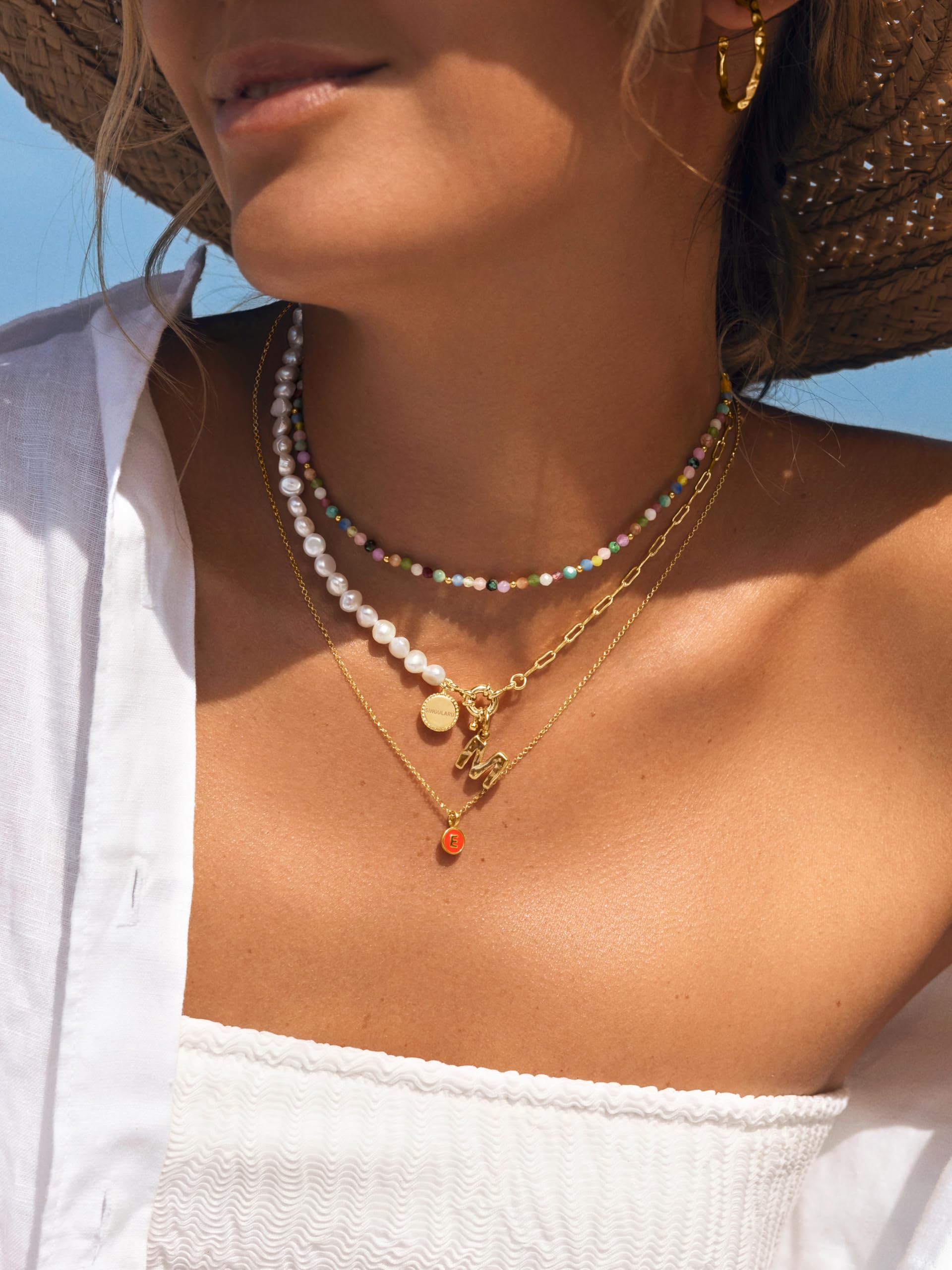 SINGULARU - Charm Letter Organic. Ciondolo con Iniziale in Argento Sterling 925 con Finitura Placcata Oro 18Kt. Abbinabile con Collana. Lettera A-Z