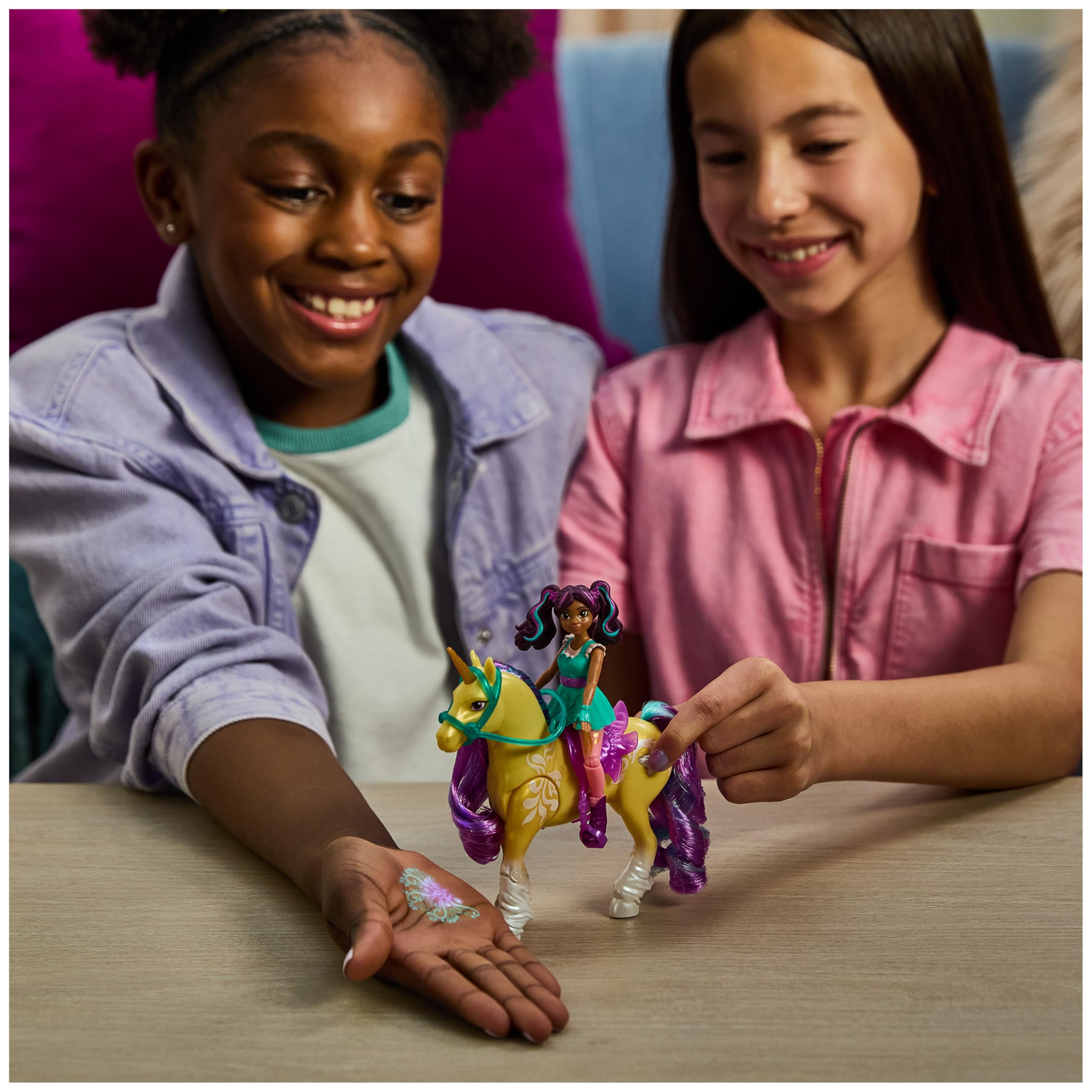 Unicorn Academy Zestaw – Ava i roślinny magiczny liść z prawdziwą grzywą i ogonem oraz magiczną funkcją świecenia, oryginalne figurki o wielkości ok. 12 cm z popularnej serii Netflix, dla dzieci od 4