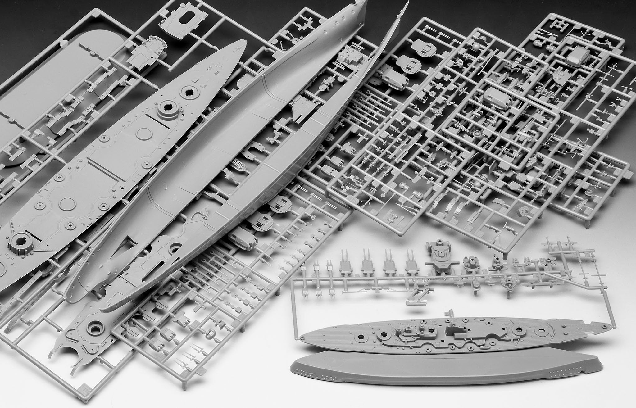 Amazon | Revell ギフトセット 05637 伝説のビスマルク (1:700 & 1