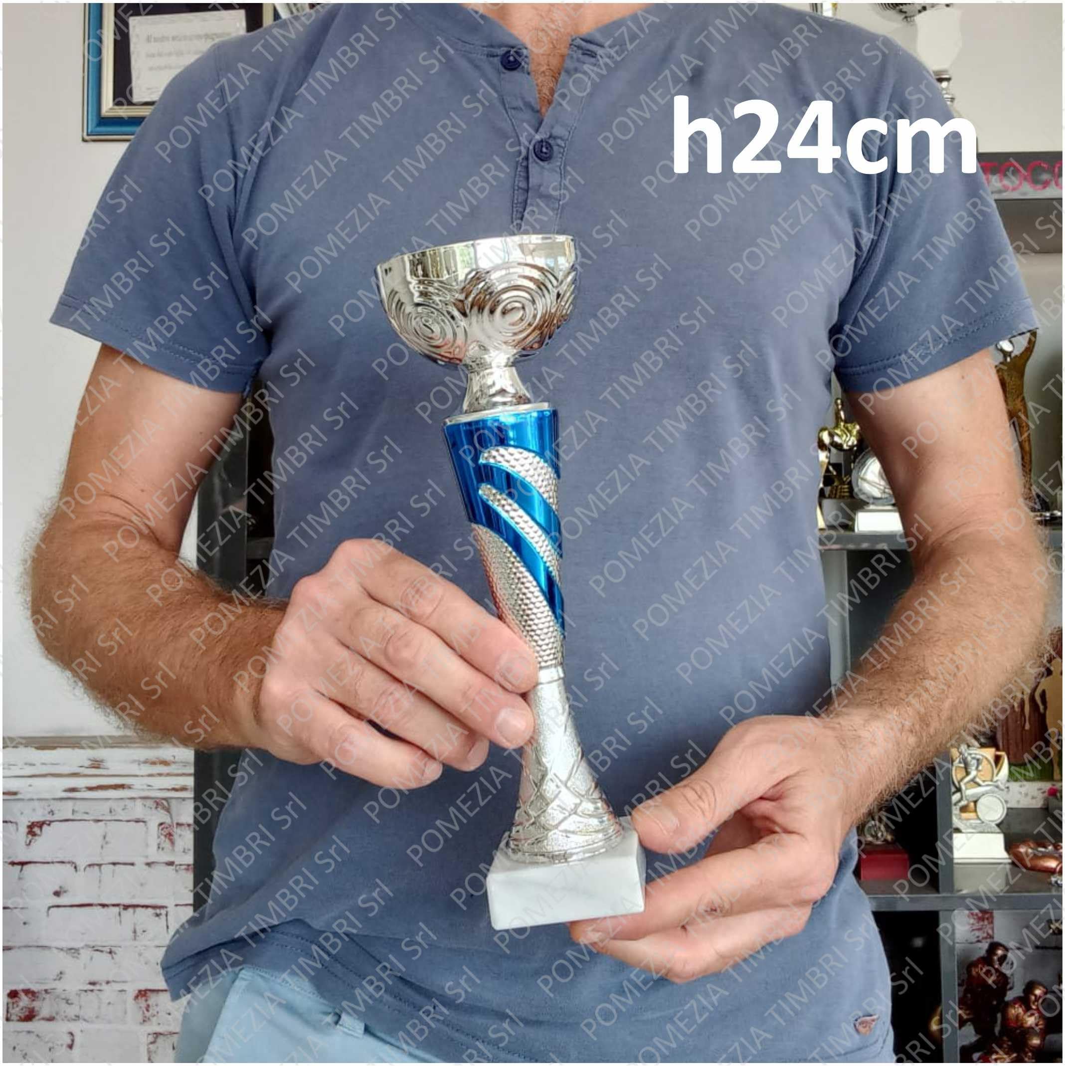Tris Coppe Trofei Personalizzati con Targhetta Stampata – 3 misure Diverse – Plastica ABS Colorata e base Marmo – Premi Trofei per Fantacalcio, Sport, Eventi