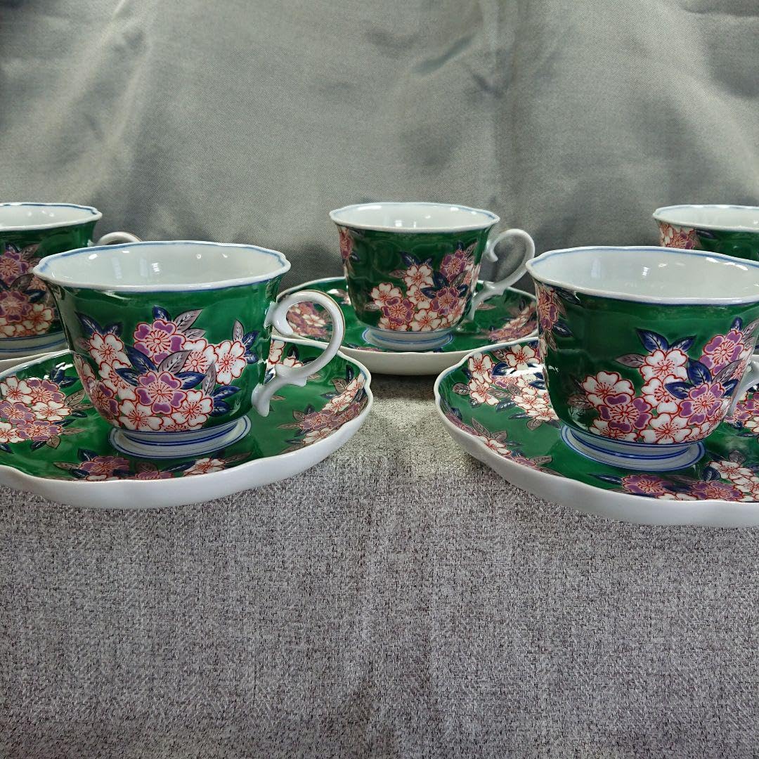 有田焼 弥右衛門 カップ＆ソーサー 繊細で美しい柄 豪華 レトロ