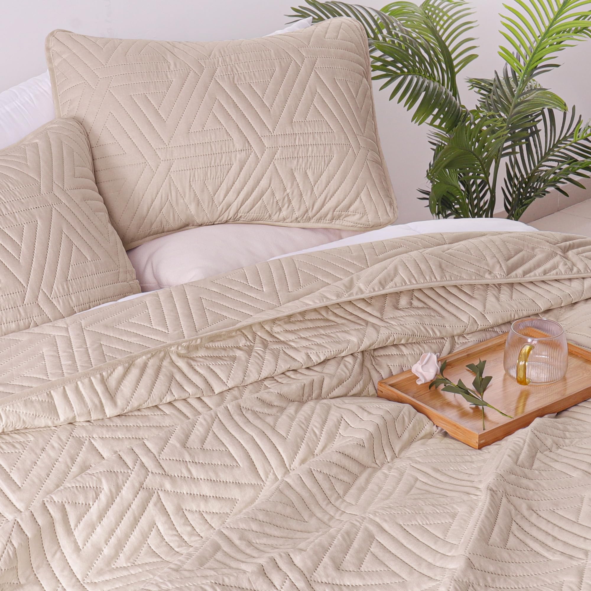 Whale Flotilla Colcha para Cama de 260 x 280 cm, con 2 Fundas de Almohada, Microfibra, Suave y Ligera, con Estampado Geométrico, Ropa de Cama para Todo el Año, Beige