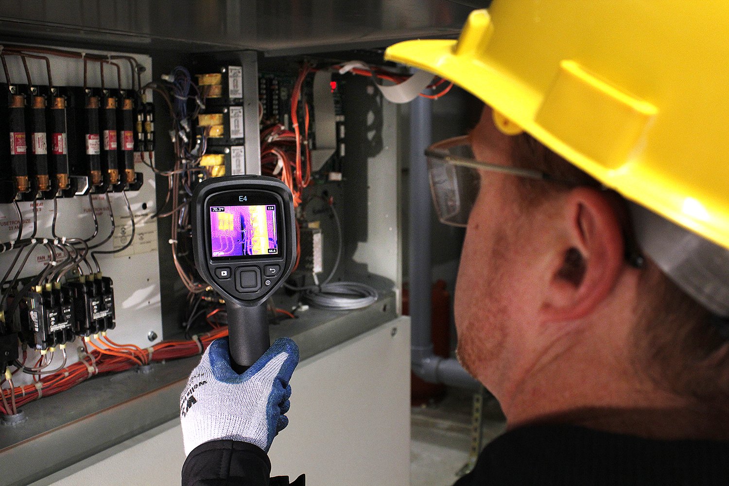 FLIR E4: Compact Thermal Imaging Camera with 80 x 60 IR Resolution, MSX, with Wi-Fi