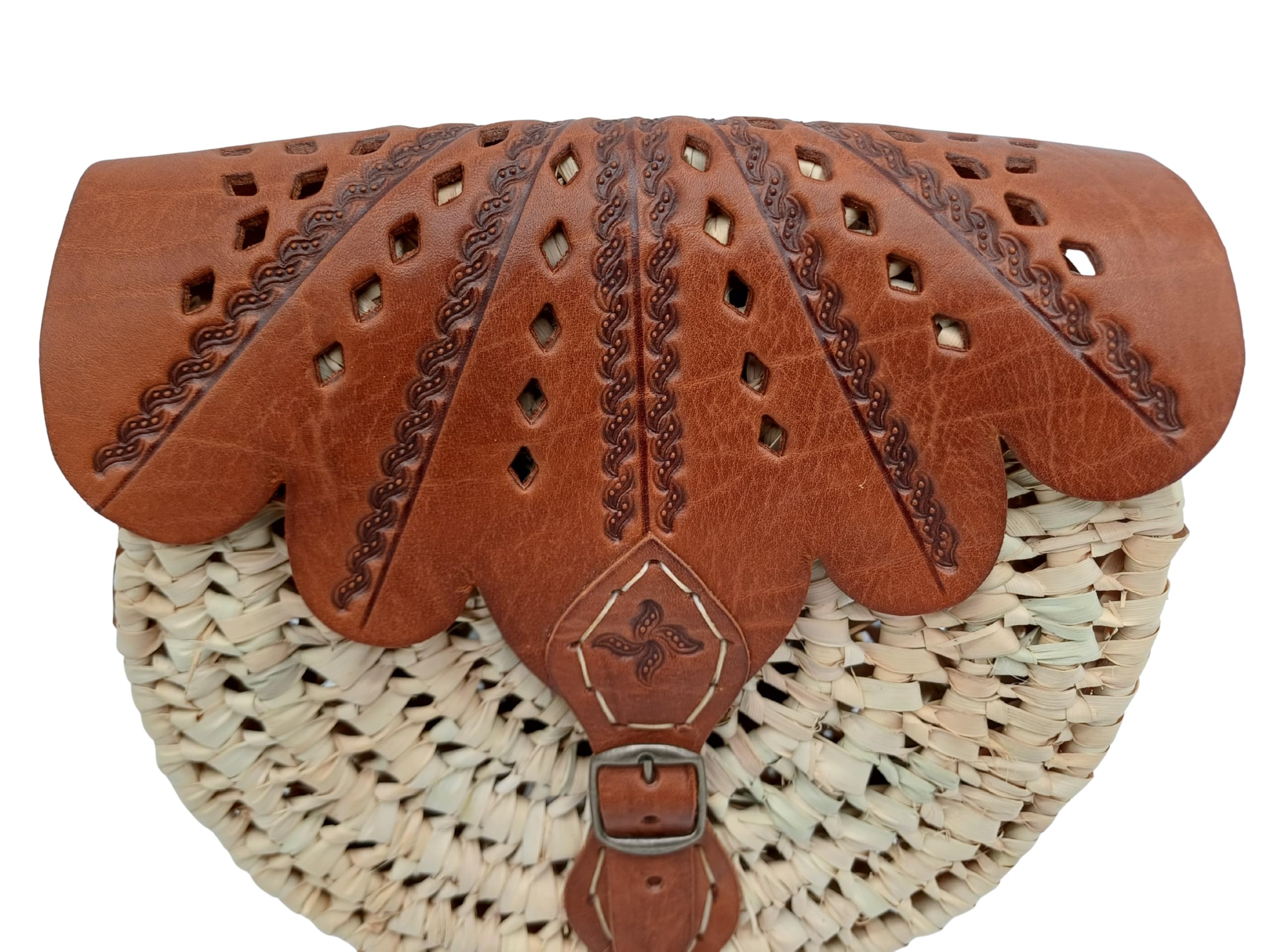 Bolso de Mano Bohemio de Hoja de Palma, Solapa de Cuero, 22x22cm, Beige y Marrón, Asa Larga, Estilo Ratán