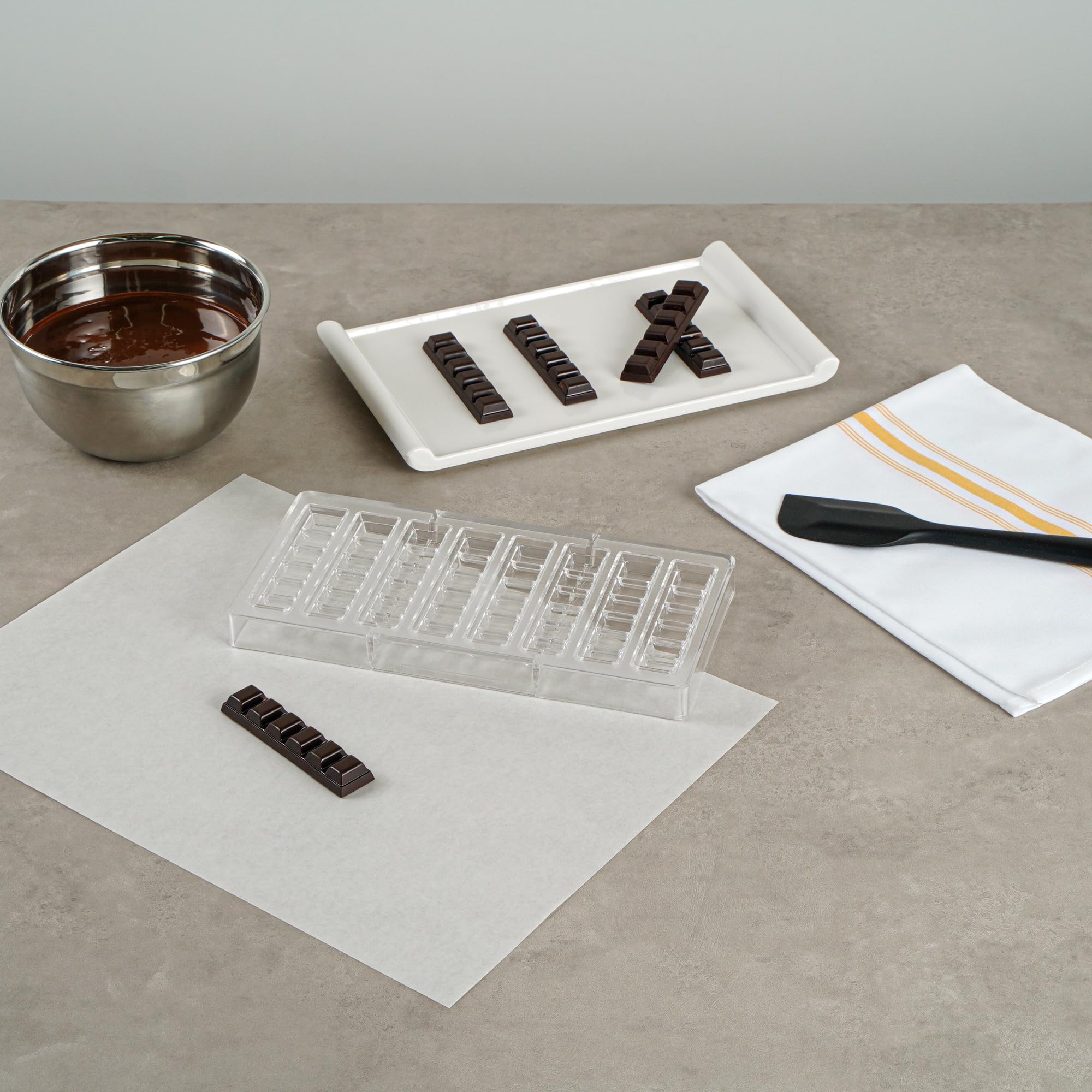 Pastry Tek - Molde de barra de chocolate de 10.8 x 5.3 pulgadas, 1 molde de chocolate lavable en lavavajillas, 8 cavidades, congelable, molde de policarbonato transparente para caramelos, para barras