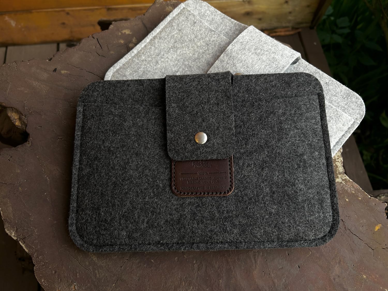 Pack & Smooch Case for iPad Mini 7/6/5 | Protective Case with Keyboard Stand and Apple Pencil | Vegetable Tanned Leather | Handmade in Germany | Anthracite / Dark Brown