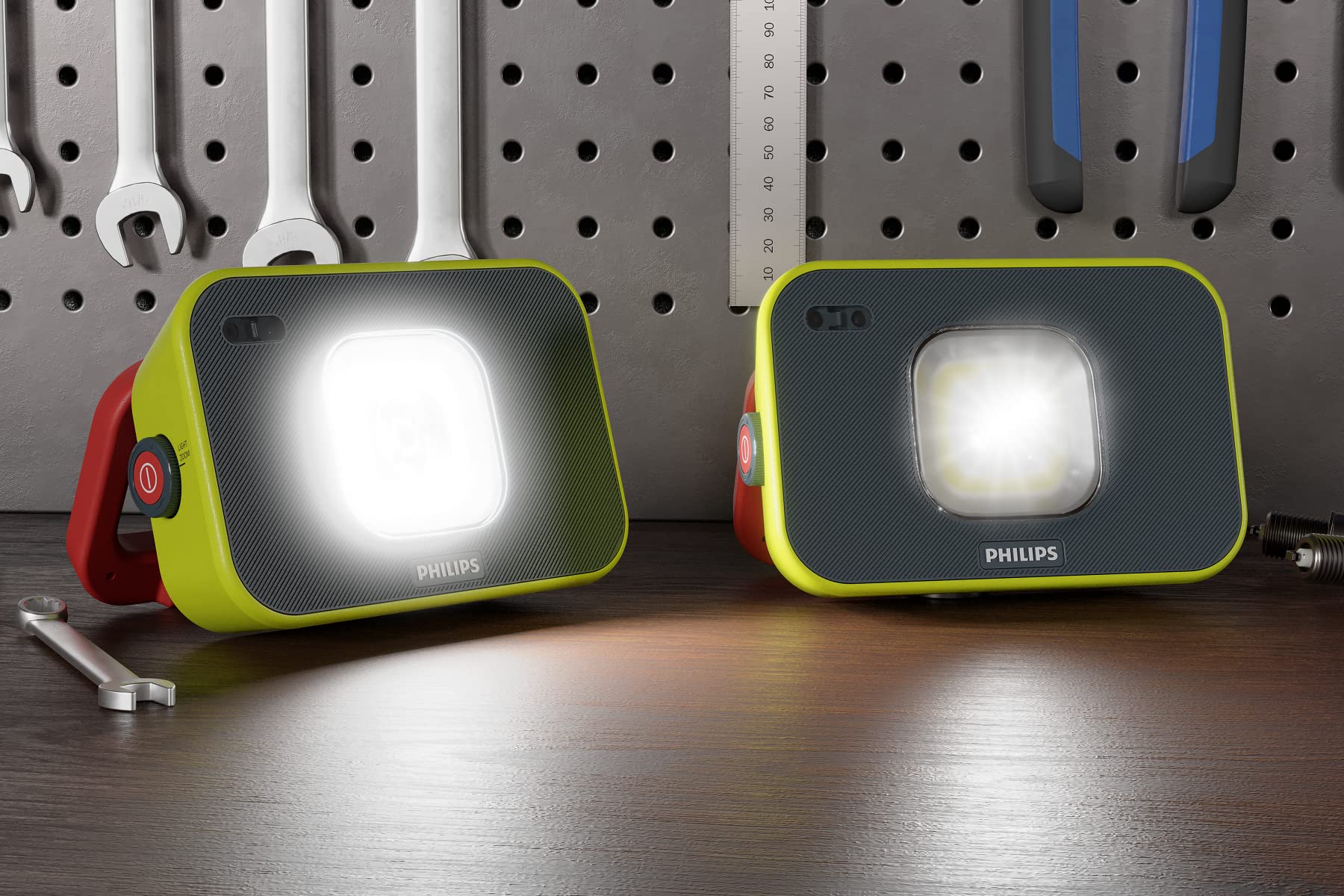 Philips lampe de travail LED Xperion 6000 Flood, projecteur LED rechargeable avec lumière zoomable et dimmable, 1000lm, détection de mouvement, fonction de batterie auxiliaire