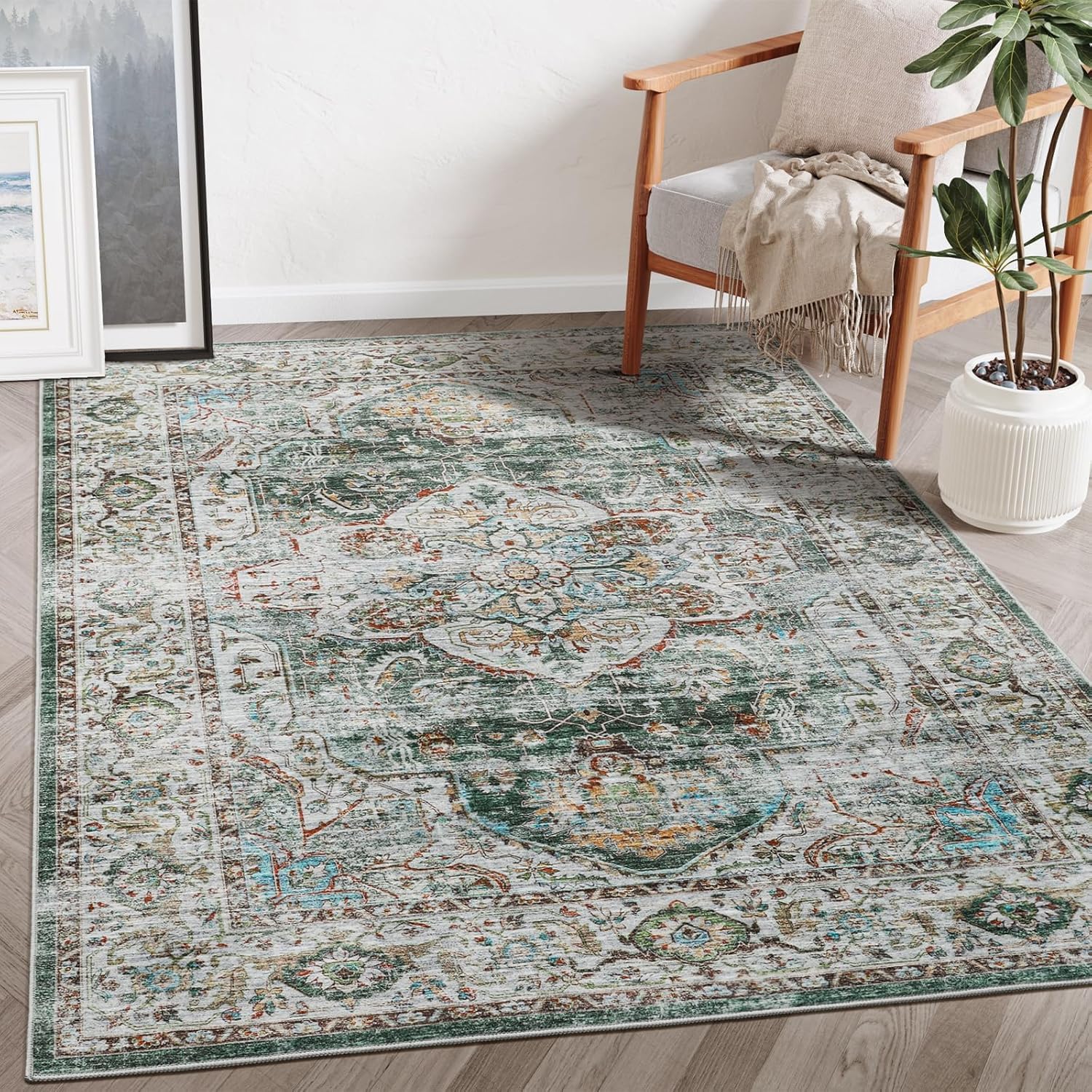 Tapis vintage vert et beige de 70 x 110 cm pour créer un coin lecture cosy au salon