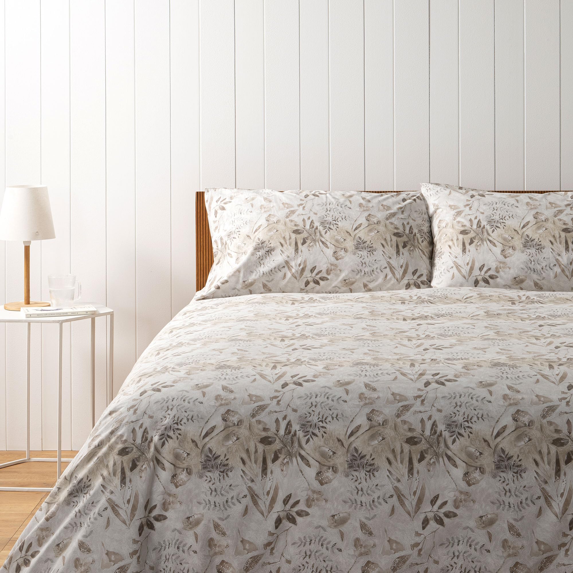 Parure de lit double en coton pour une chambre d'amis accueillante