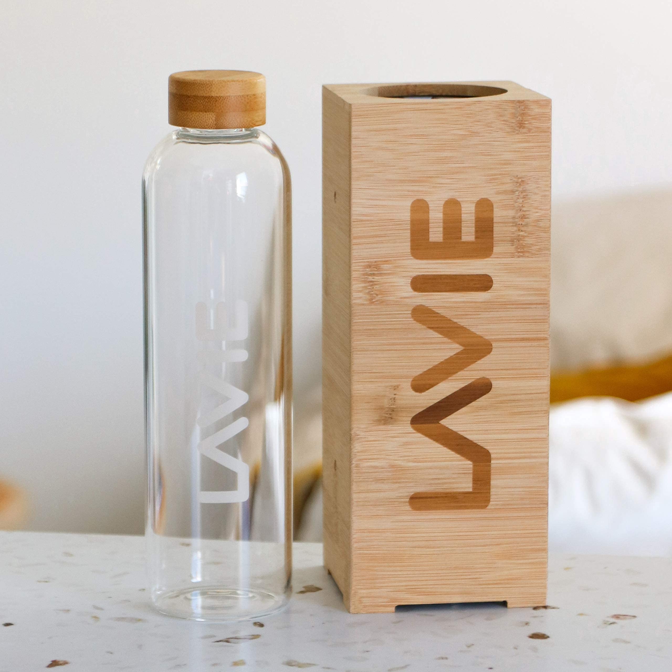 LaVie Premium - Purificador de Agua en Bambú con luz UVA Que Funciona Sin Consumibles. Transforme su Agua del Grifo en Agua Pura y Deliciosa en 15 Minutos. Capacidad 1L