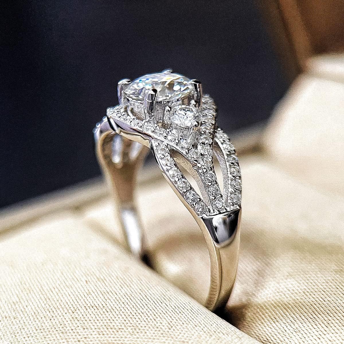 1.37ct 925 Sterling Silver Moissanite Engagement Rings for Women Band Round Cut Twisting Moissanite Rings Promise Wedding Anniversary Rings for Women Diamond Rings (Available in size 6, 7, 8, 9) - Image 4