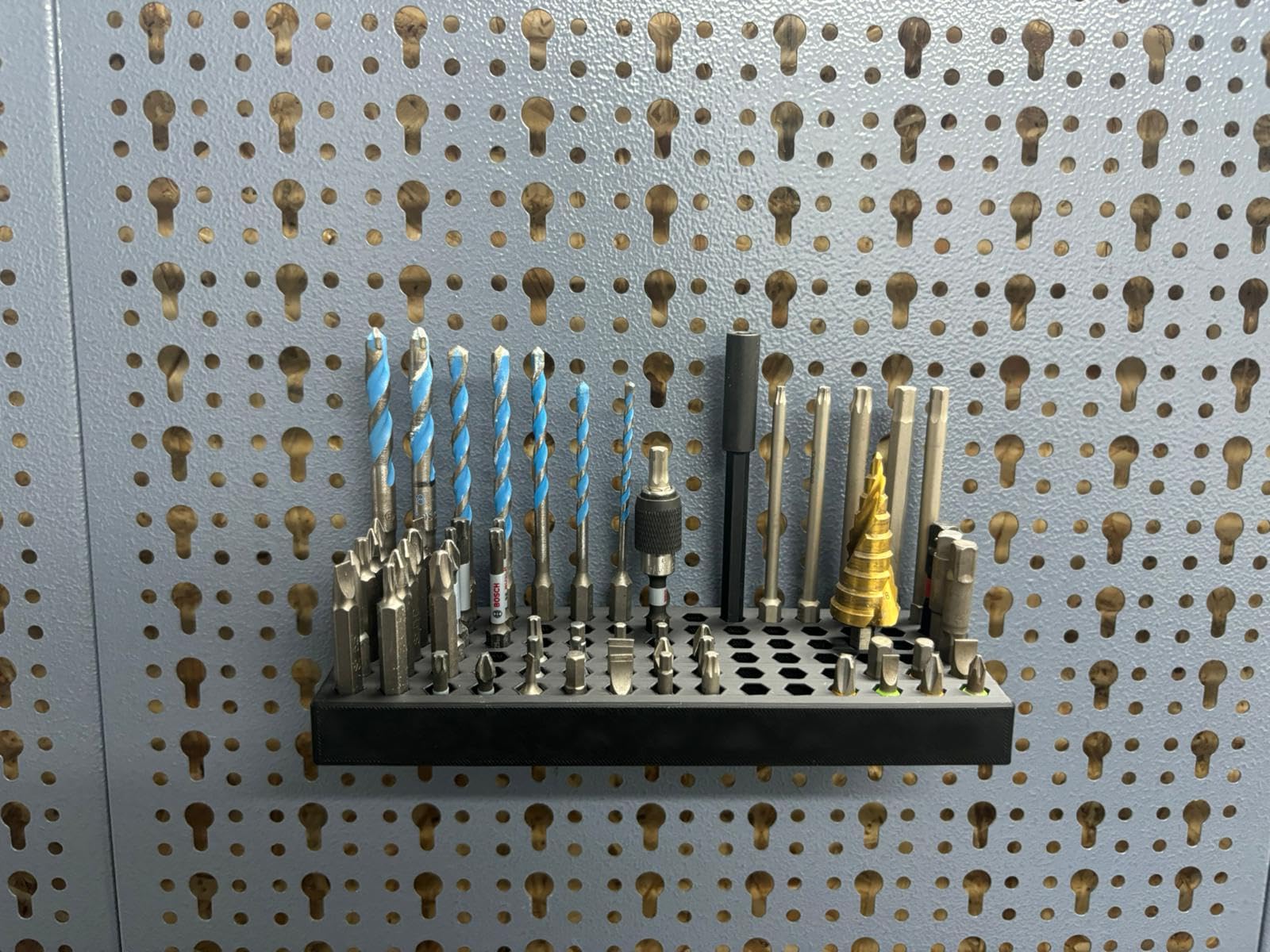 Ablage für 90 Bits passend für Küpper Lochwand und Eurolochung 45 mm Eurolochwand - Alle Lochwände - Systemhalter - Lochwand Zubehör - Werkzeugwand