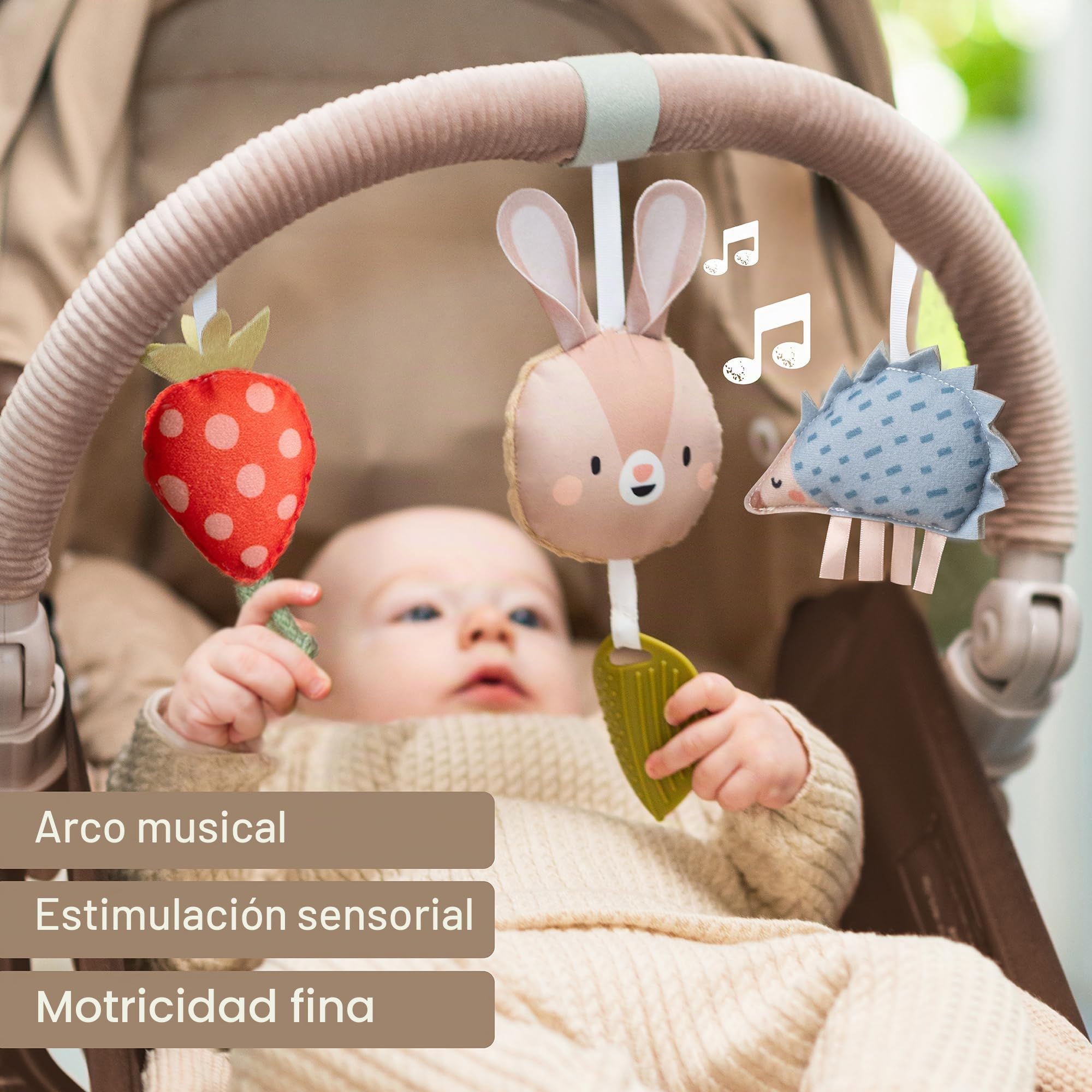 Taf Toys Arco musical de conejito para cochecito. Arco de viaje de actividades con 3 juguetes sensoriales para colgar. Barra de juguetes para cochecitos y asientos de coche. Clips ajustables grandes