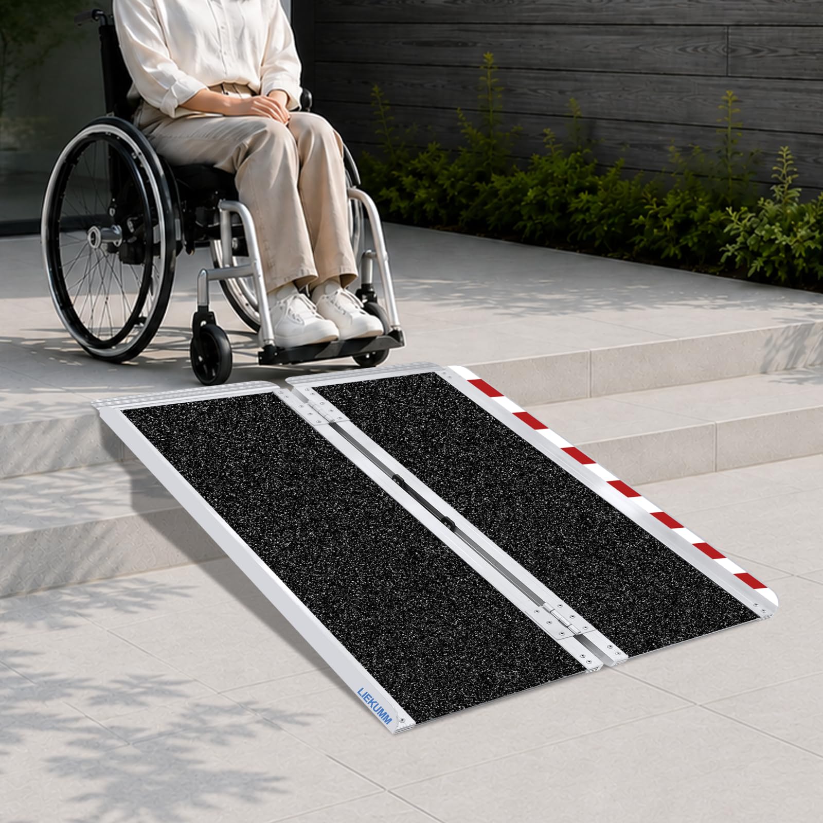 LIEKUMM Rollstuhlrampe 121 cm, 300 kg Tragkraft, rutschfeste Aluminium Rollstuhlrampe Klappbar, Schwellenrampe für Türschwellen, Treppen, Bordsteine, Stufen, Rollstuhl und Kinderwagen