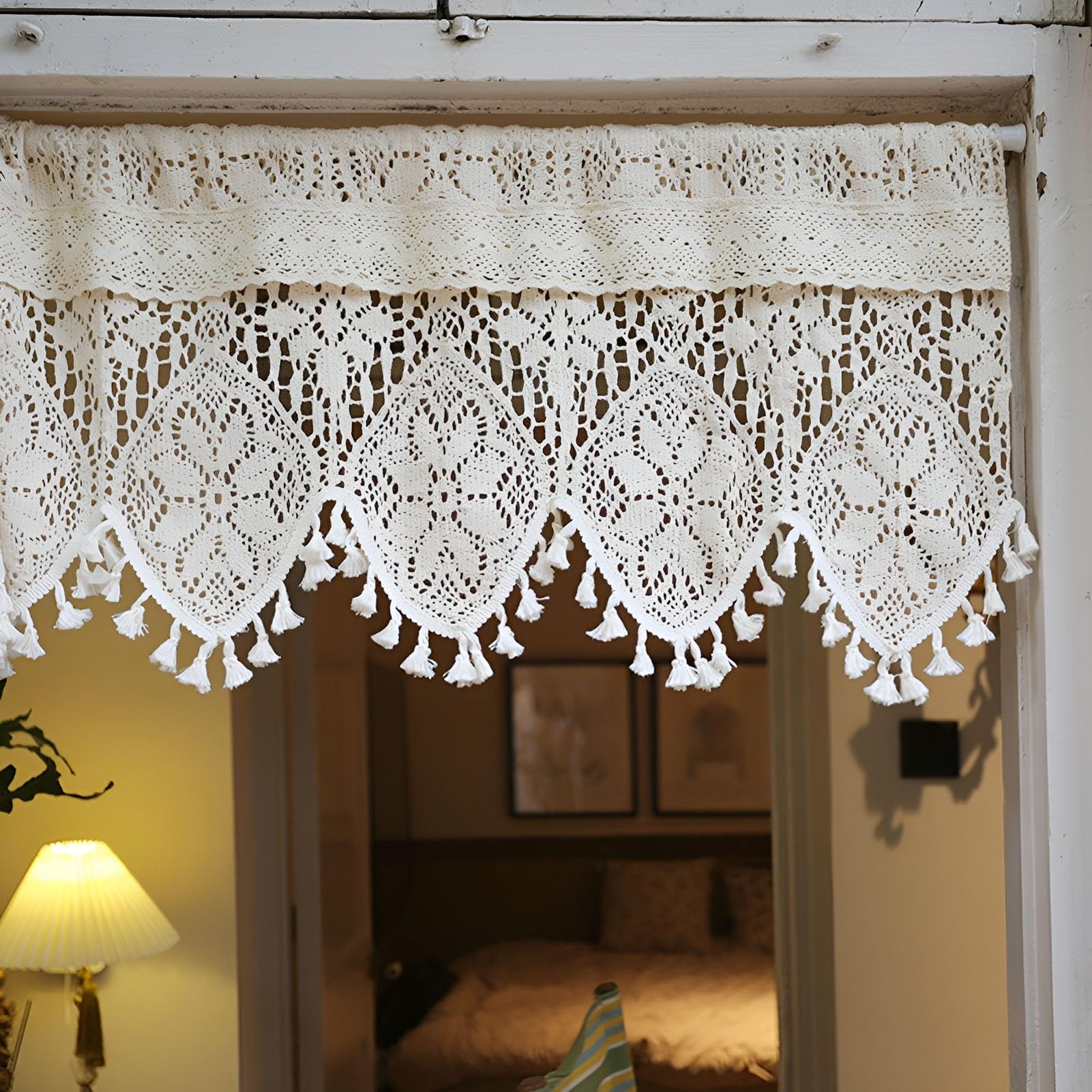Rideaux Court de Cuisine, Petits Rideaux Creux Tricoté au Crochet Style Rural, Rideaux de Demi-Fenêtre en Coton avec Pompons((WXH) 160x62cm/63x24in)