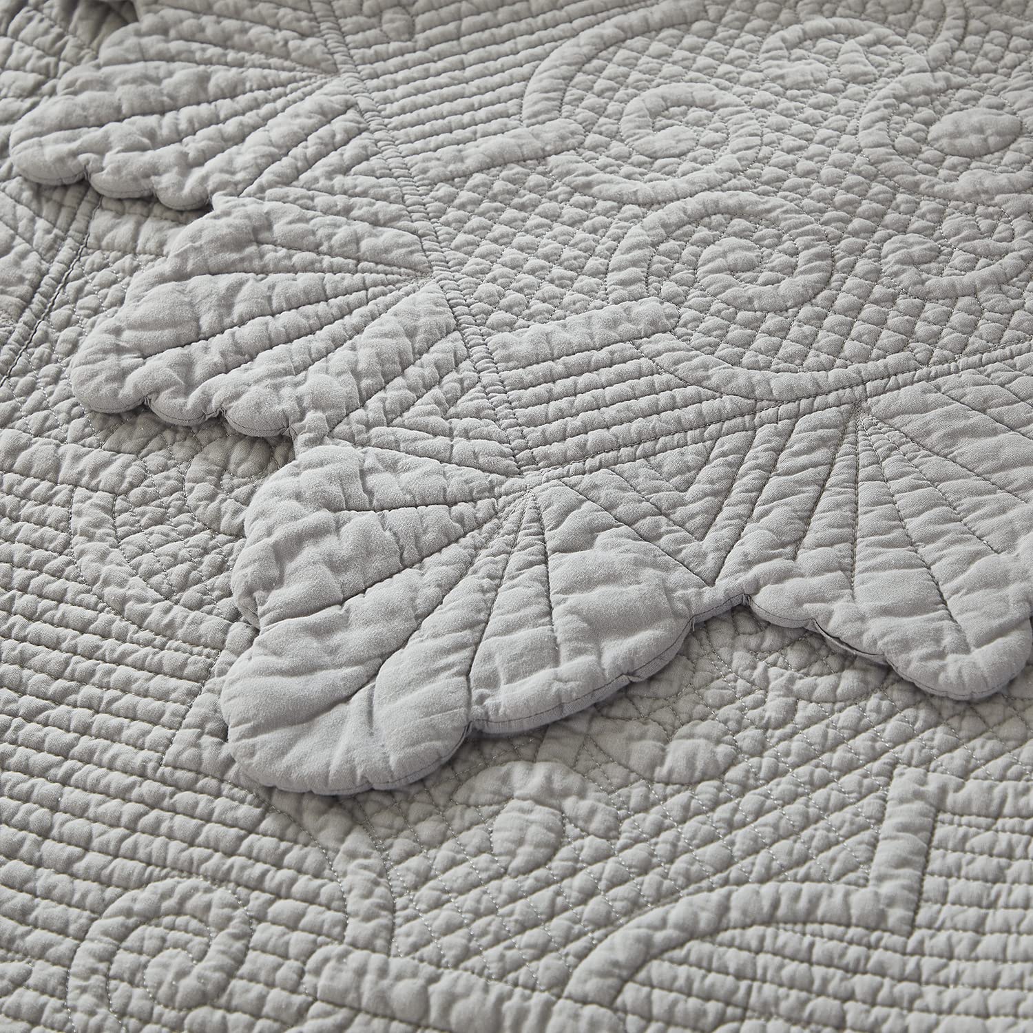 Brandream Queen Size Quilt Set Cotton Luxury Matelasse Bedding Coverlet Vintage Comforter Set Scalloped Quilts 3 Piece