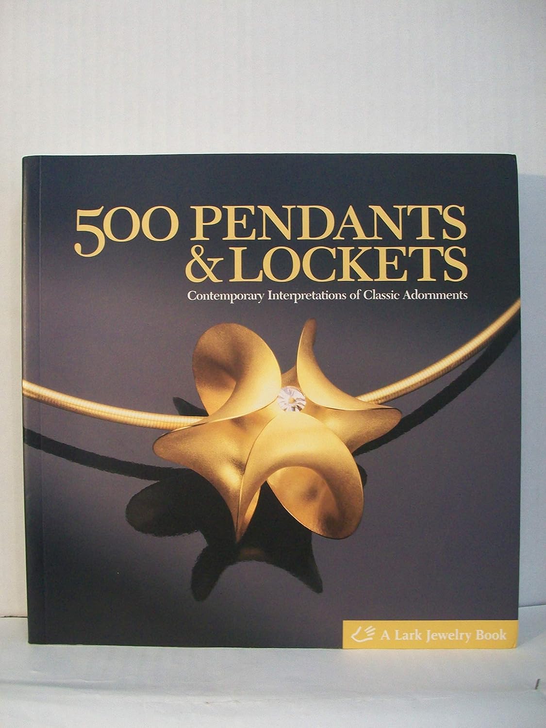 500 Pendants & Lockets Contemporary Interpretations of Classic
