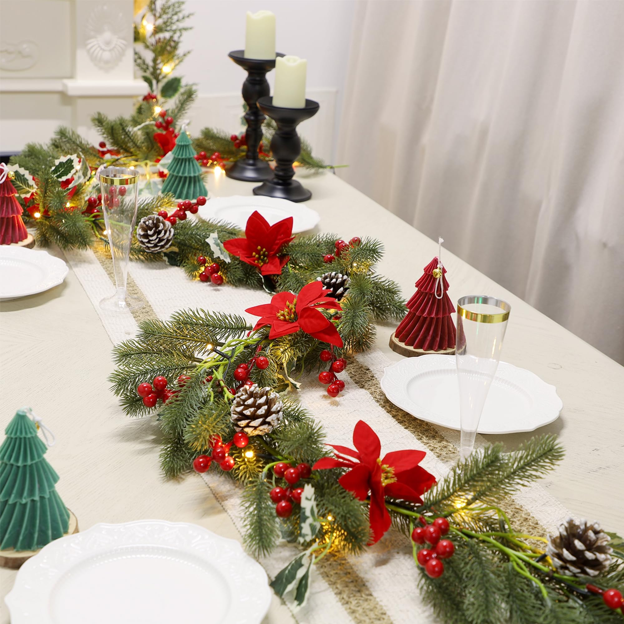 ATDAWN Guirlande de Noël de 2,7 m avec lumières, guirlande de Noël à piles, guirlande pré-éclairée avec baies rouges, pomme de pin et poinsettia pour intérieur, maison, vacances, hiver, Nouvel An
