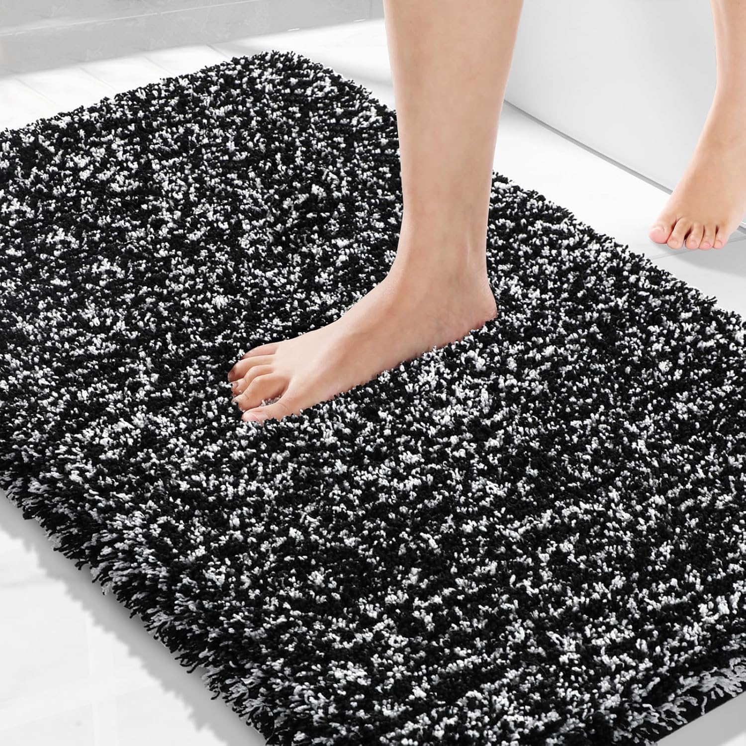 Yimobra Bath Mat, Super Shaggy Soft Comfortable Non Slip, Water Absorbent Microfiber Bath Mat, Dries Quickly, Machine Washable Thick Bathroom Floor Rugs for Shower, 92 x 61 cm, Black and White