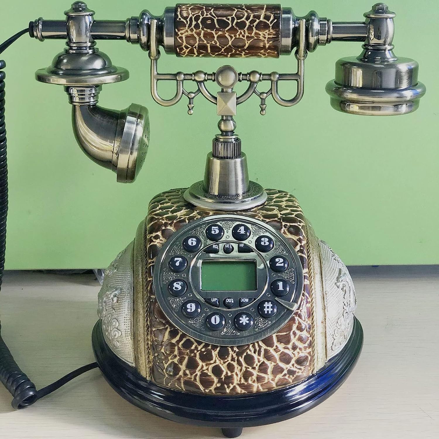 昔ながらのアンティークスタイルの自宅の電話ボタンダイヤル電話ホームカフェスターホテルの