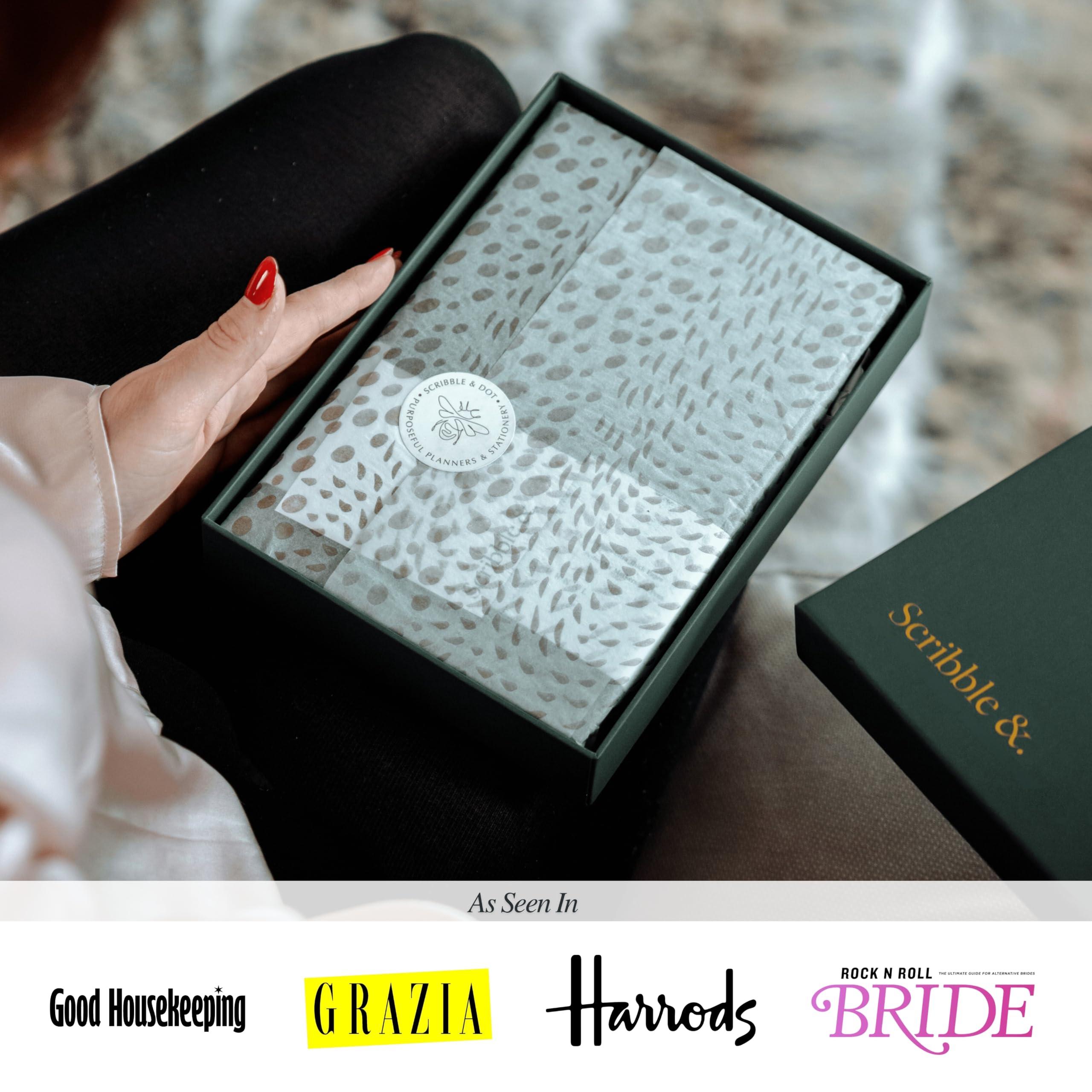 Scribble & Dot Agenda journalier 2027 format A5, 1 jour par page, de janvier à décembre, couverture rigide rembourrée, en similicuir avec aperçus mensuels et pages de notes, boîte cadeau, organiseur
