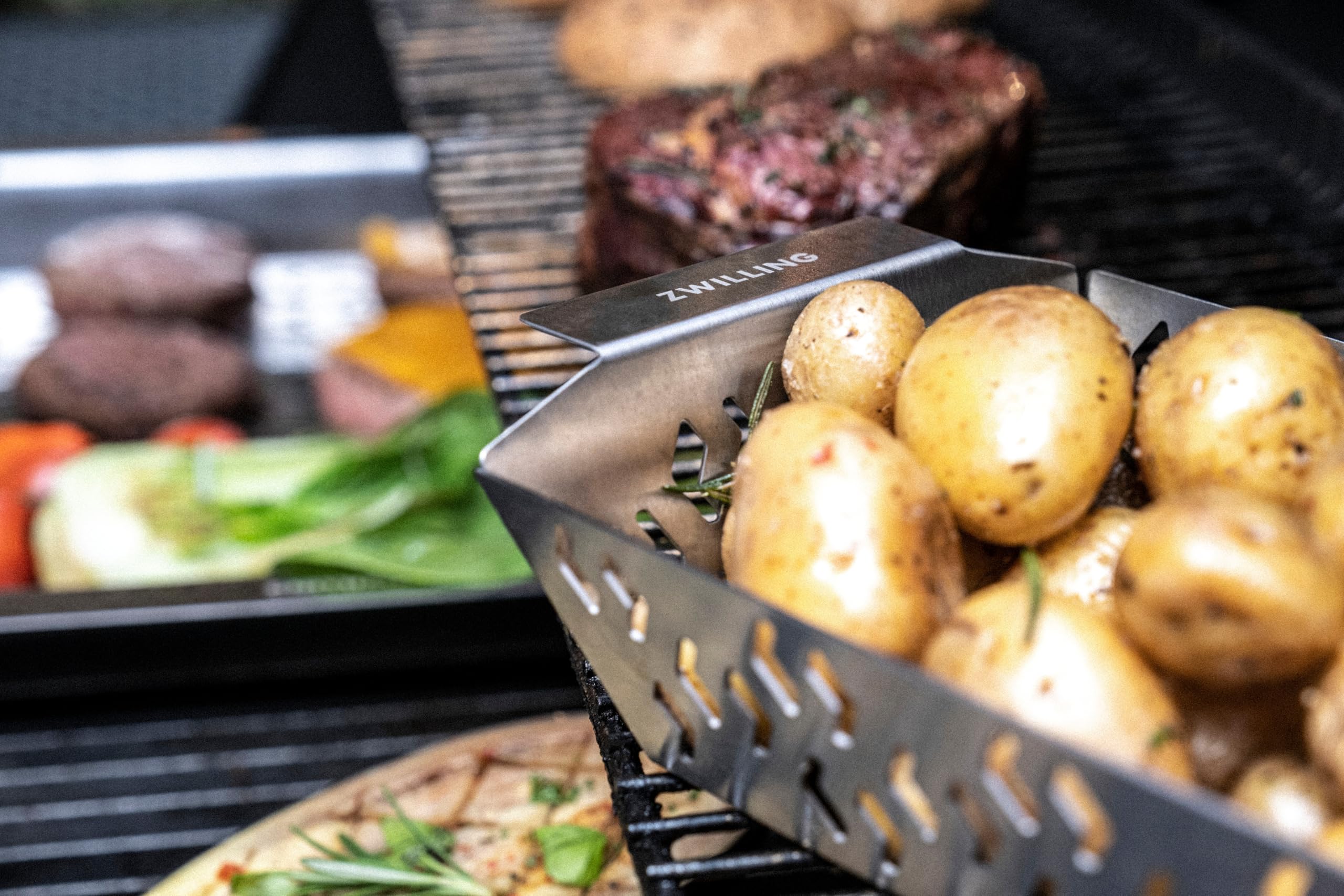 ZWILLING BBQ+ Grillkörbe-Set, 2-teilig., Edelstahl, für Gemüse, Fisch und Fleisch, Stapelbar, Spülmaschinengeeignet, Silber