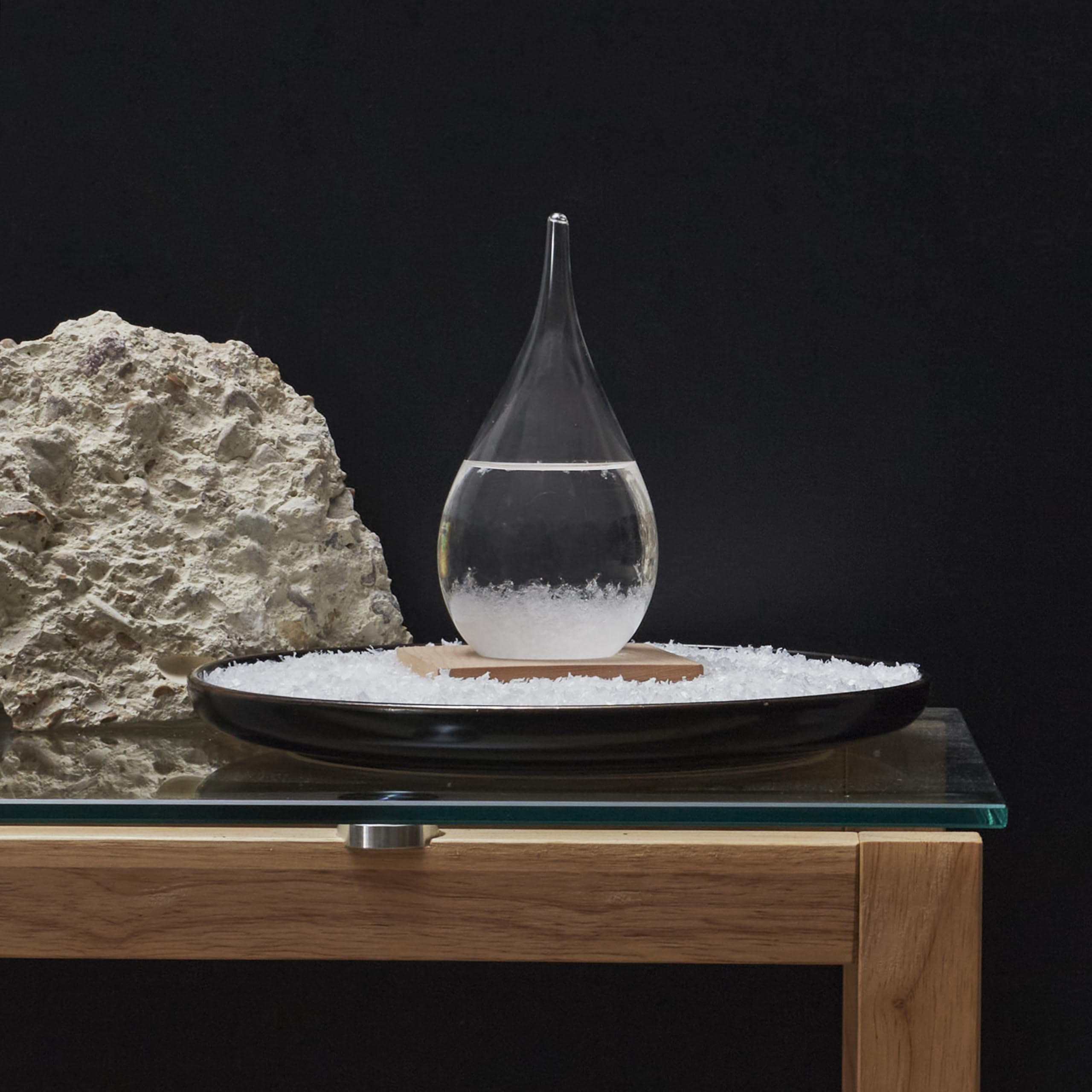 HOME DECO FACTORY, HD0384, Tempest Glass H17 cm - Elegancki i funkcjonalny przedmiot dekoracyjny, oryginalny barometr z kryształkami, drewniana podstawa