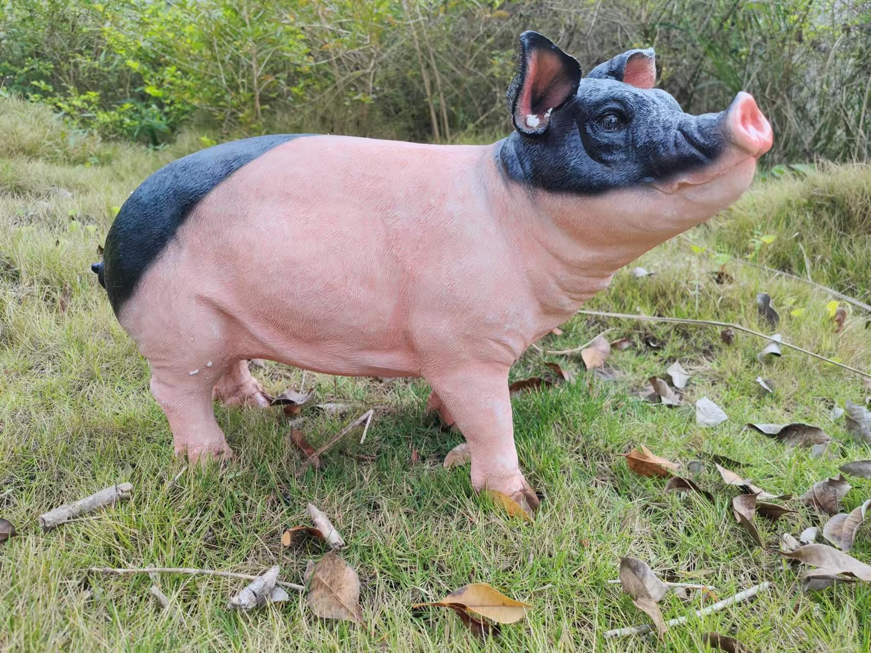 HOUDE Cute Pig Sculpture, 20.08 inches Long, decorates Outdoor Art Gardens, courtyards, lawns, and Indoor Public Spaces Such as Living Rooms and Balconies. (Black)