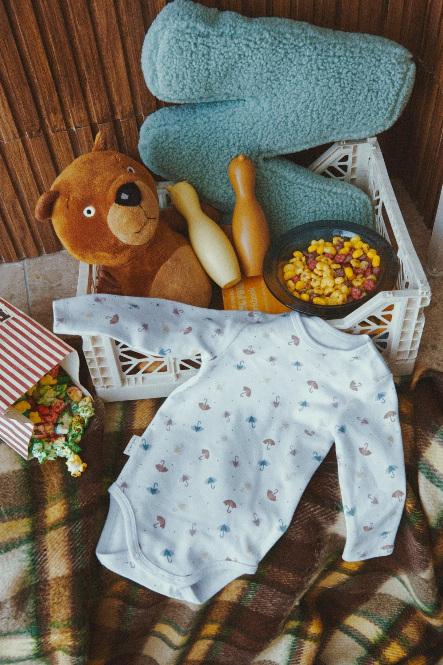 YSABEL MORA Confezione 2 Body Neonato Manica Lunga Cotone Naturale Confortevole ed Ergonomico per Inverno, Mantiene Temperatura Ideale, Stampe Dolci, Interno Felpato, 60% Cotone 40% Poliestere