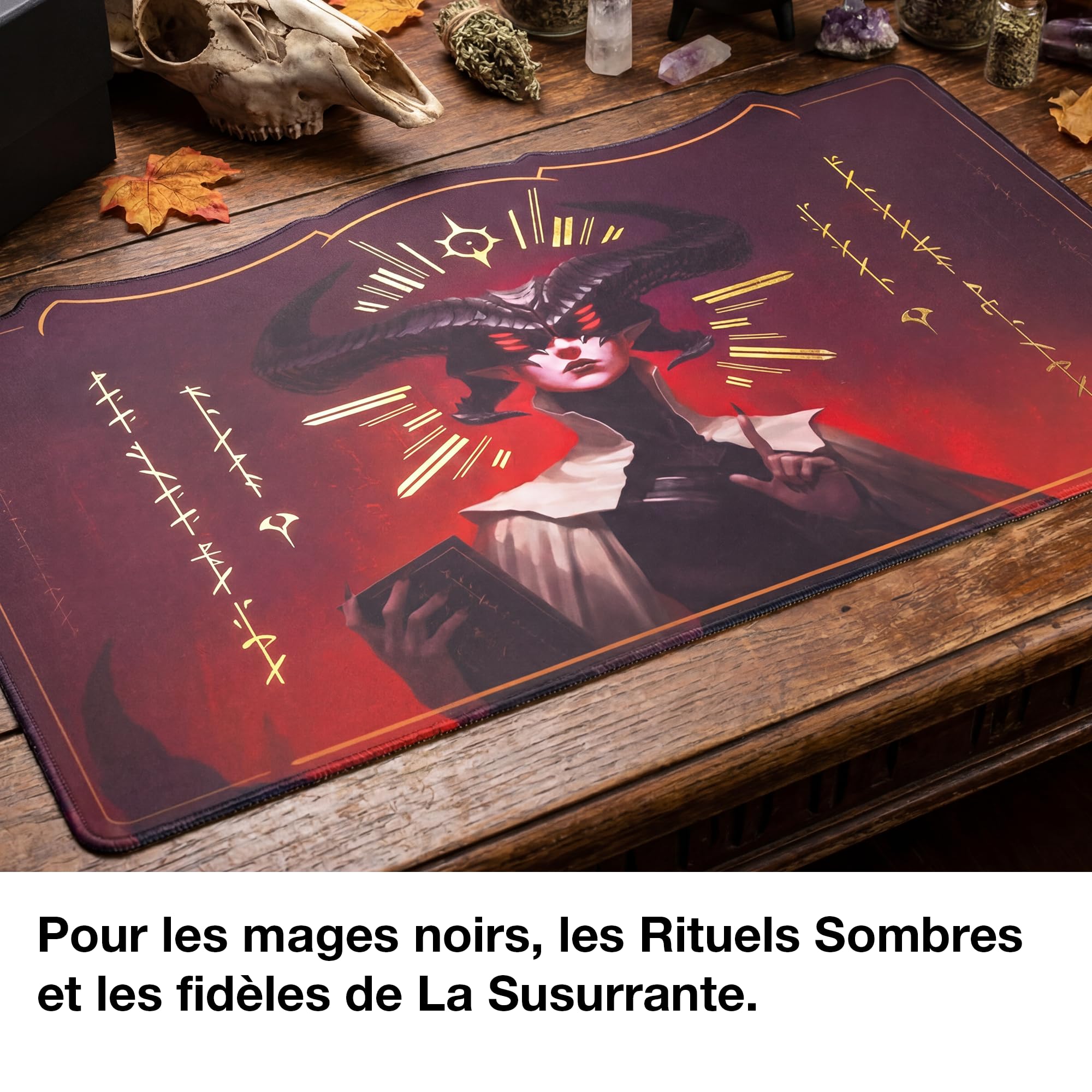 The Whispering One - Tapis de jeu légendaire en forme de couronne | Détails dorés huilés à la main | Design de forme personnalisée | Compatible avec Magic