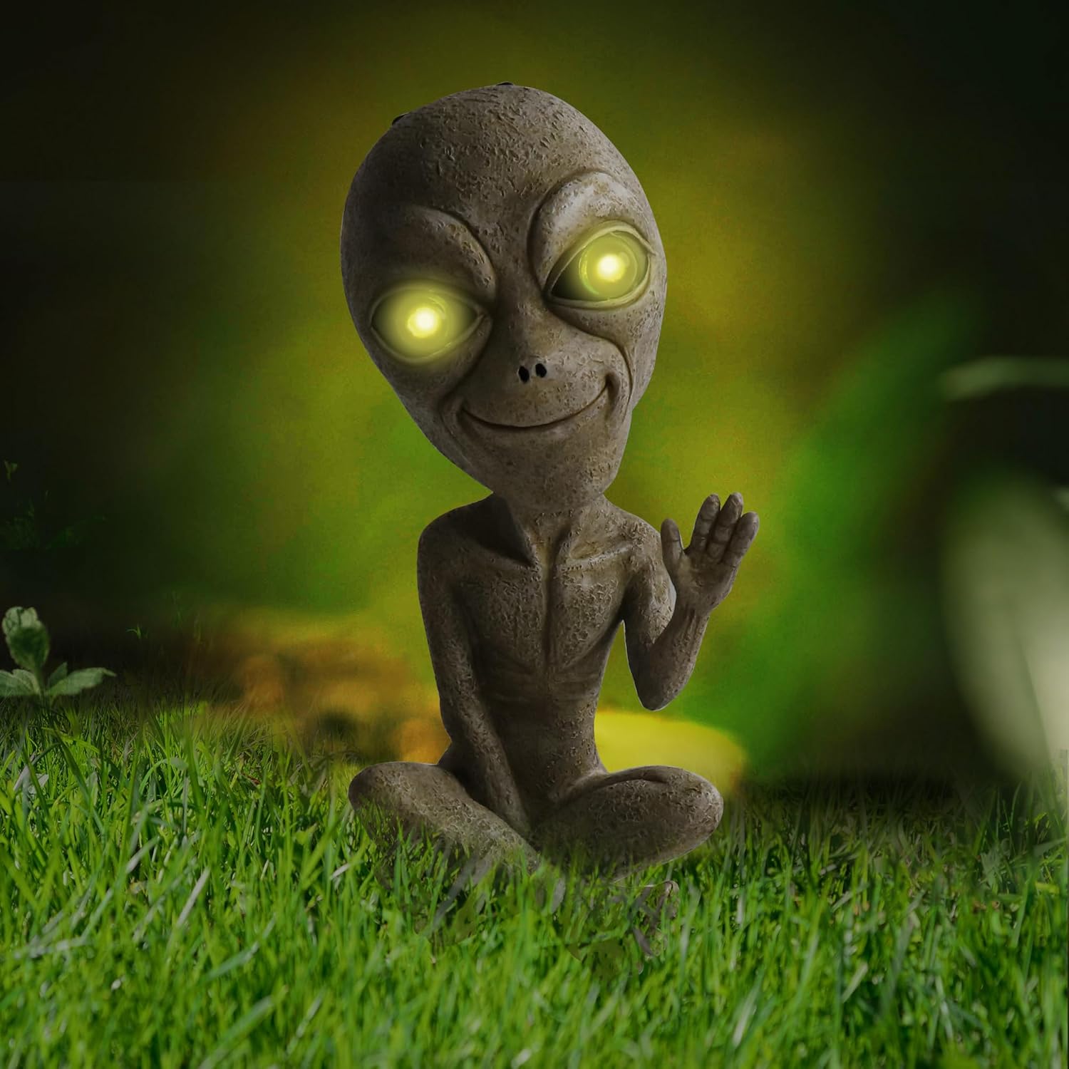 Solar Light UFO Extraterrestrial Garden Alien Statues Figurine for Indoor Outdoor Garden Patio, Yard Or Lawn Decoration