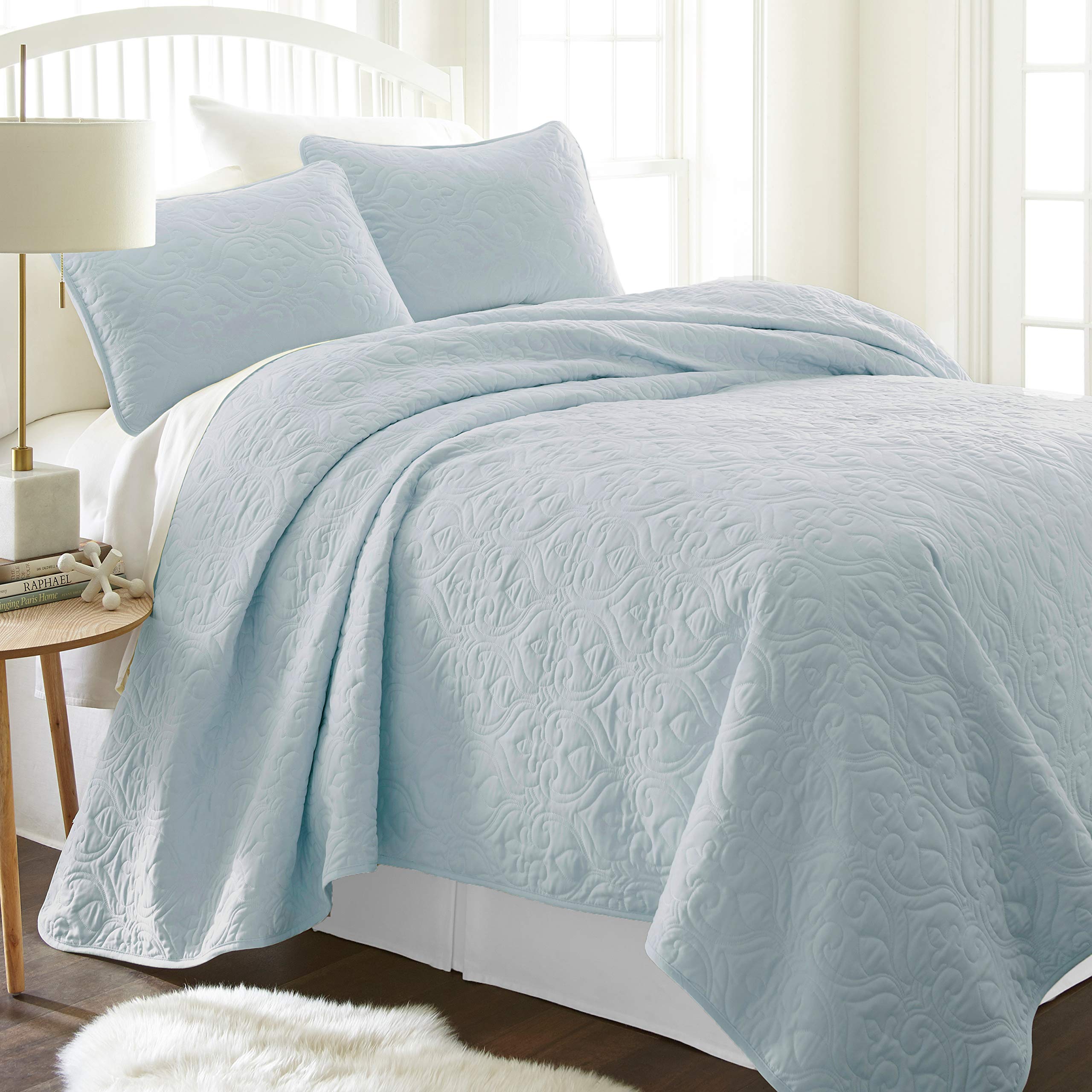 Linen MarketQuilted Coverlet Set Damask Patterned, King/California King, Pale Blue