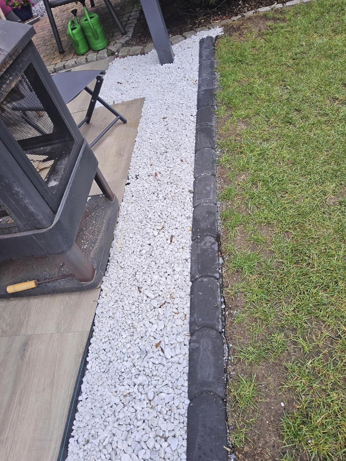 Sigillante per ghiaia da 10 l, bloccante per ghiaia e ghiaia per sentieri da giardino, schegge e pietrisco – Divisorio permeabile all'acqua per superfici stabili di ghiaia, facile da usare