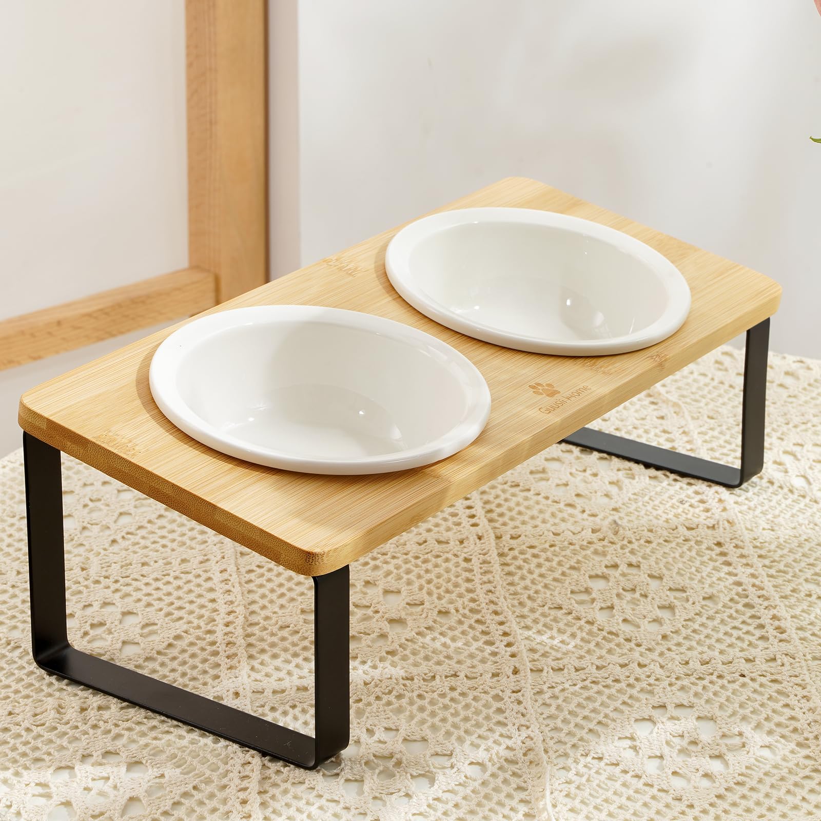 GUUSII HOME Ciotole per Gatti Rialzate Ciotola Gatto Ceramica Legno 15° Inclinate Gatto Set di Doppio Ciotole per Alimenti Ø14cm con Supporto in Bambù Inclinato Antiribaltamento (Colore legno)