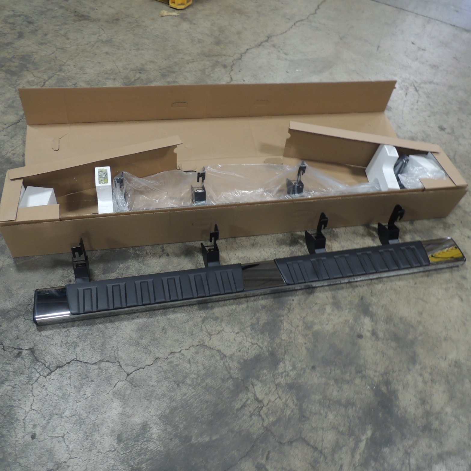 Genuine GM Accessories 22805442 Assist Step