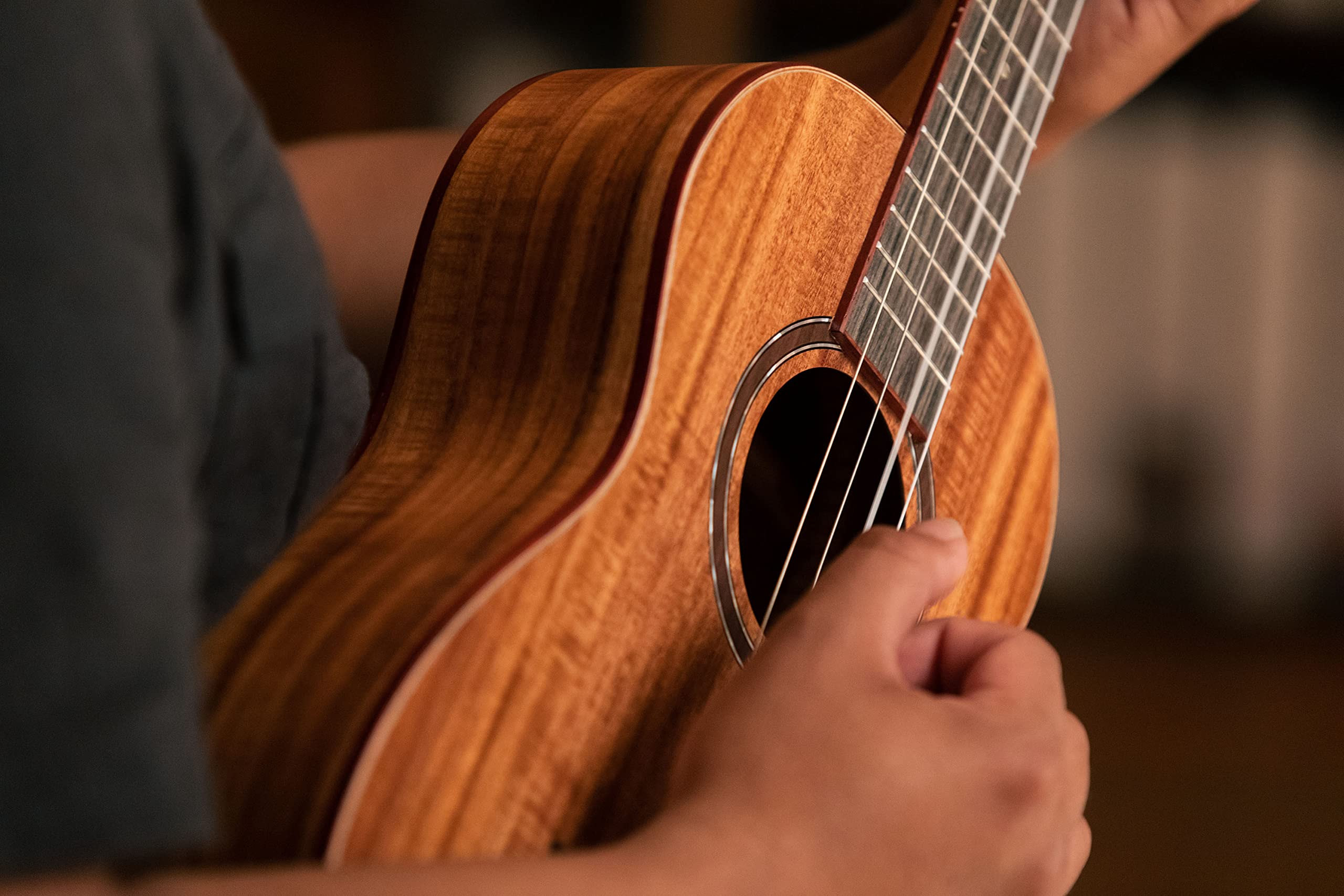 Ortega Guitars Baritone Ukulele Acustico – Timber Series – Gig Bag Inclusa – Acacia, Natural (RUACA-BA)