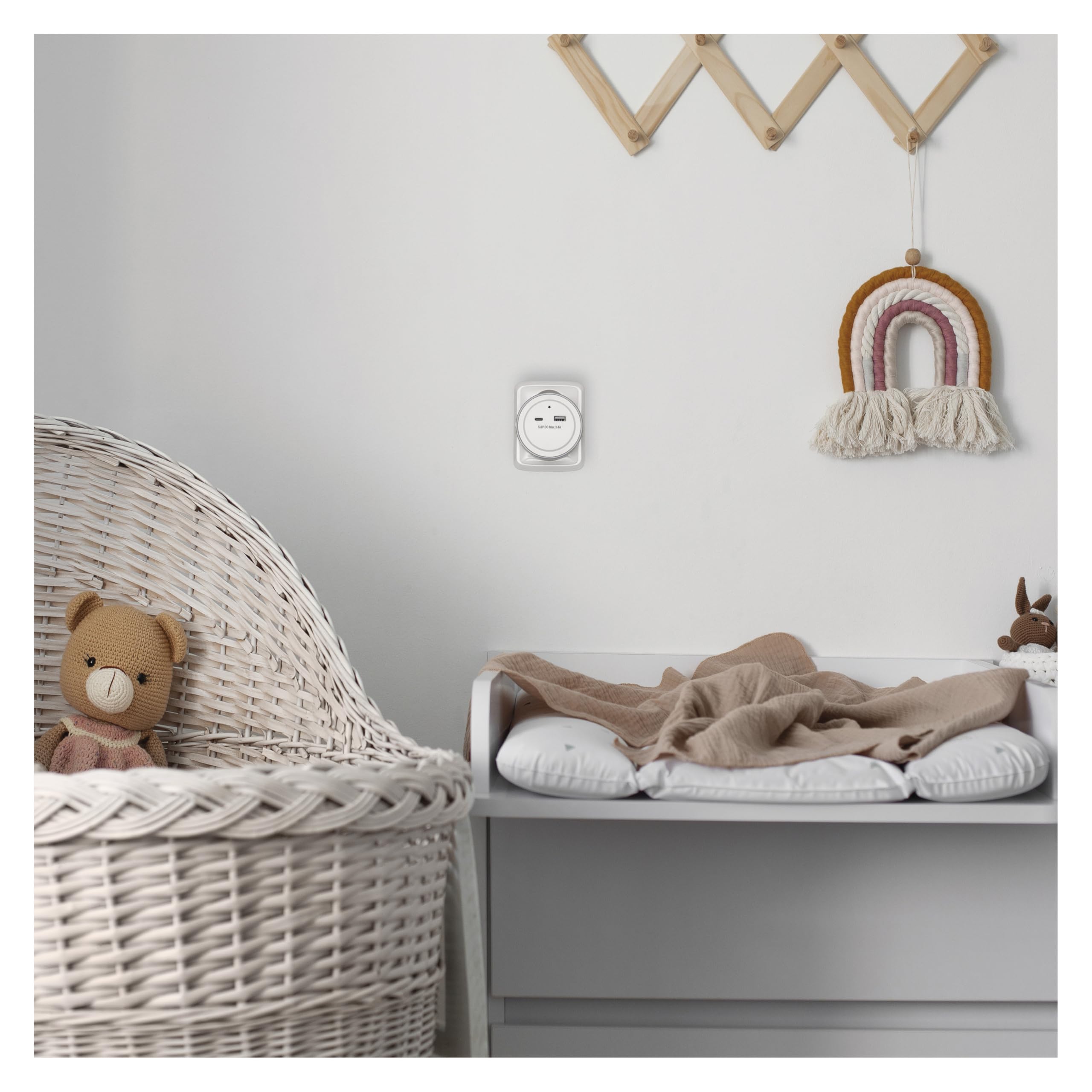 EMOS Lampka Nocna LED do Gniazdka Elektrycznego z Wyjściem USB-C i USB-A, 5,0 V/3,4 A - Przełącznik i Czujnik Zmierzchu - Światło Orientacyjne do Pokoju Dziecięcego, Schodów, Sypialni, Kuchni