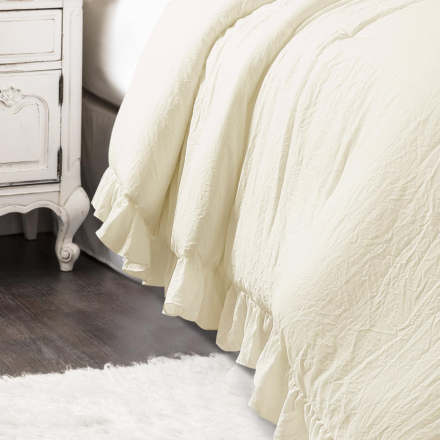 Lush Decor Reyna 3-Piece Ruffled Comforter Bedding Set with Pillow Shams, Full/Queen, Ivory
