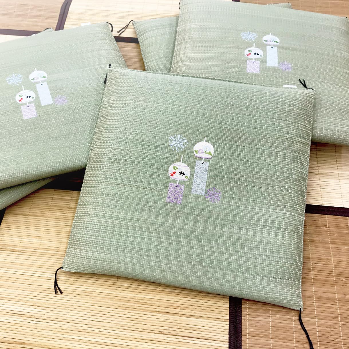Amazon.co.jp: 座布団 い草 刺繍 ふさ付き 座敷 夏 55×55