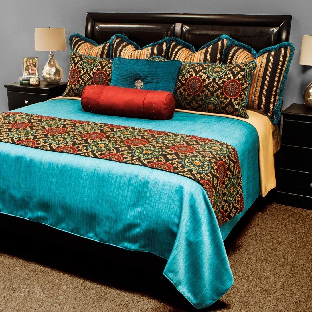 BLACK FOREST DECOR Wellington Reversible Coverlet Queen