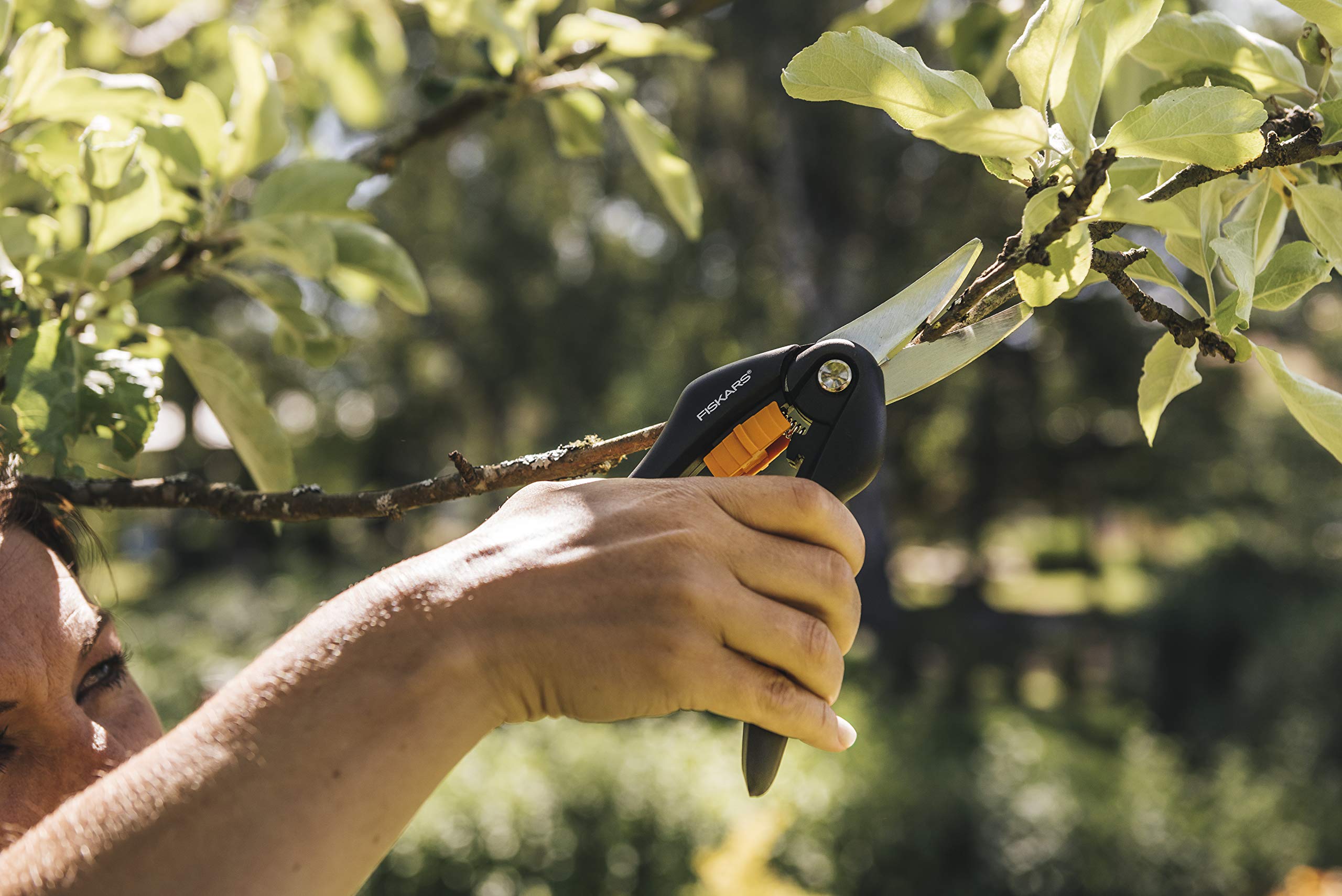 Fiskars Nożyce Uniwersalne, Długość: 20,8 cm, Wysokiej jakości stalowe ostrza, Czarno-pomarańczowe, SingleStep, SP28, 1000571