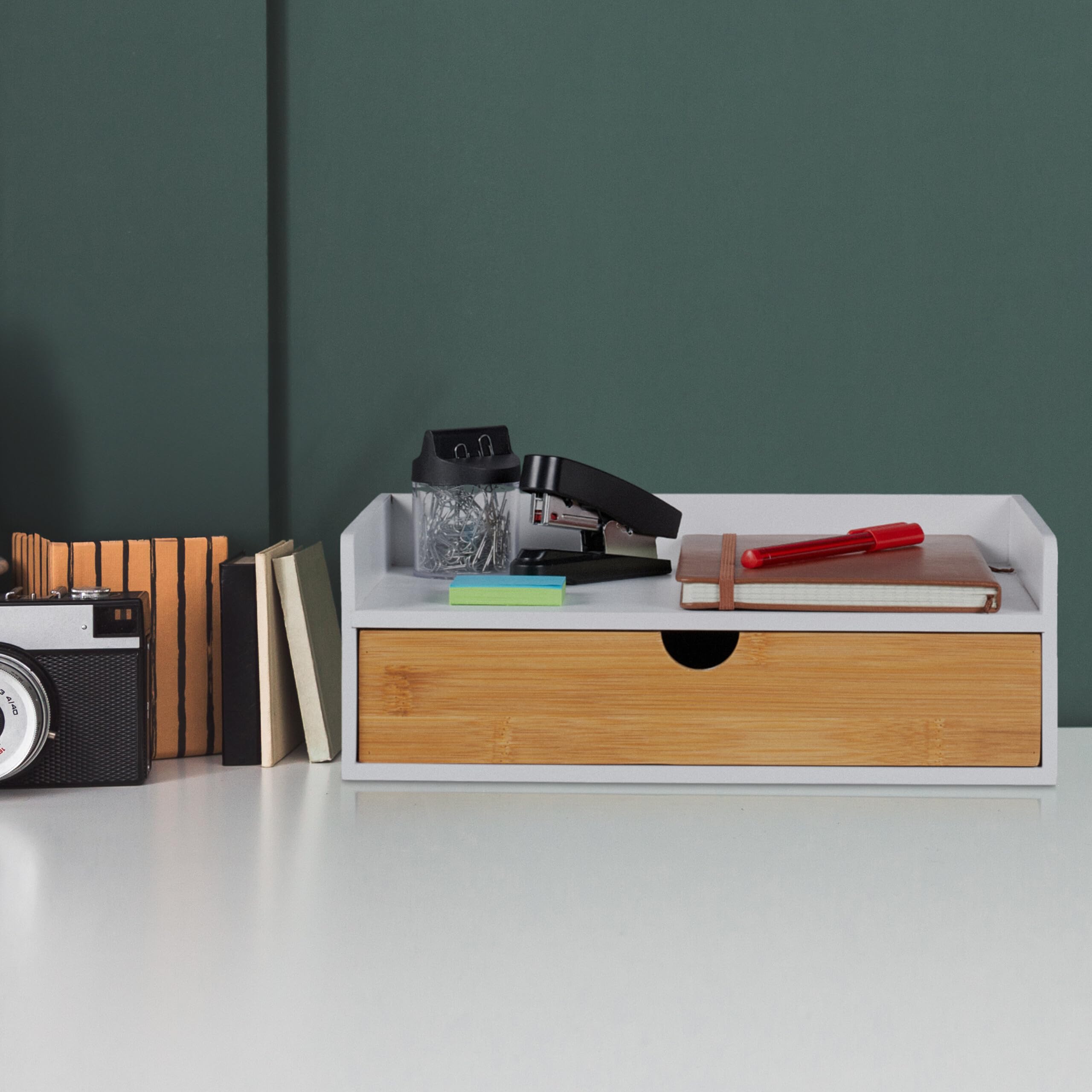 Relaxdays Organizer da Scrivania, 1 Cassetto, Ripiano per Documenti DIN A4, bambù, HLP: 11 x 32 x 22 cm, Bianco/Naturale
