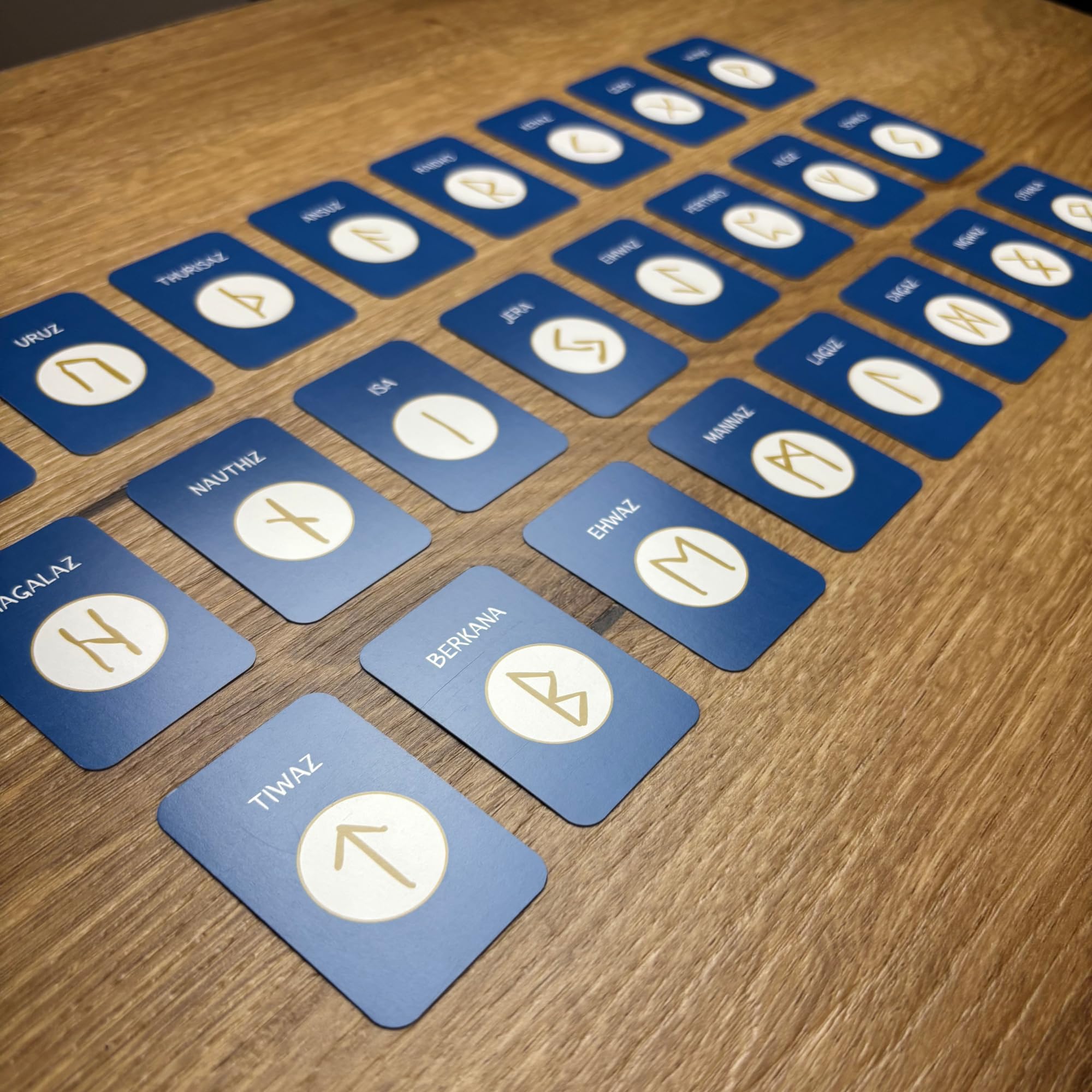 Runen Orakel Set Runenkarten Runentuch und Booklet mini Karten und Tuch