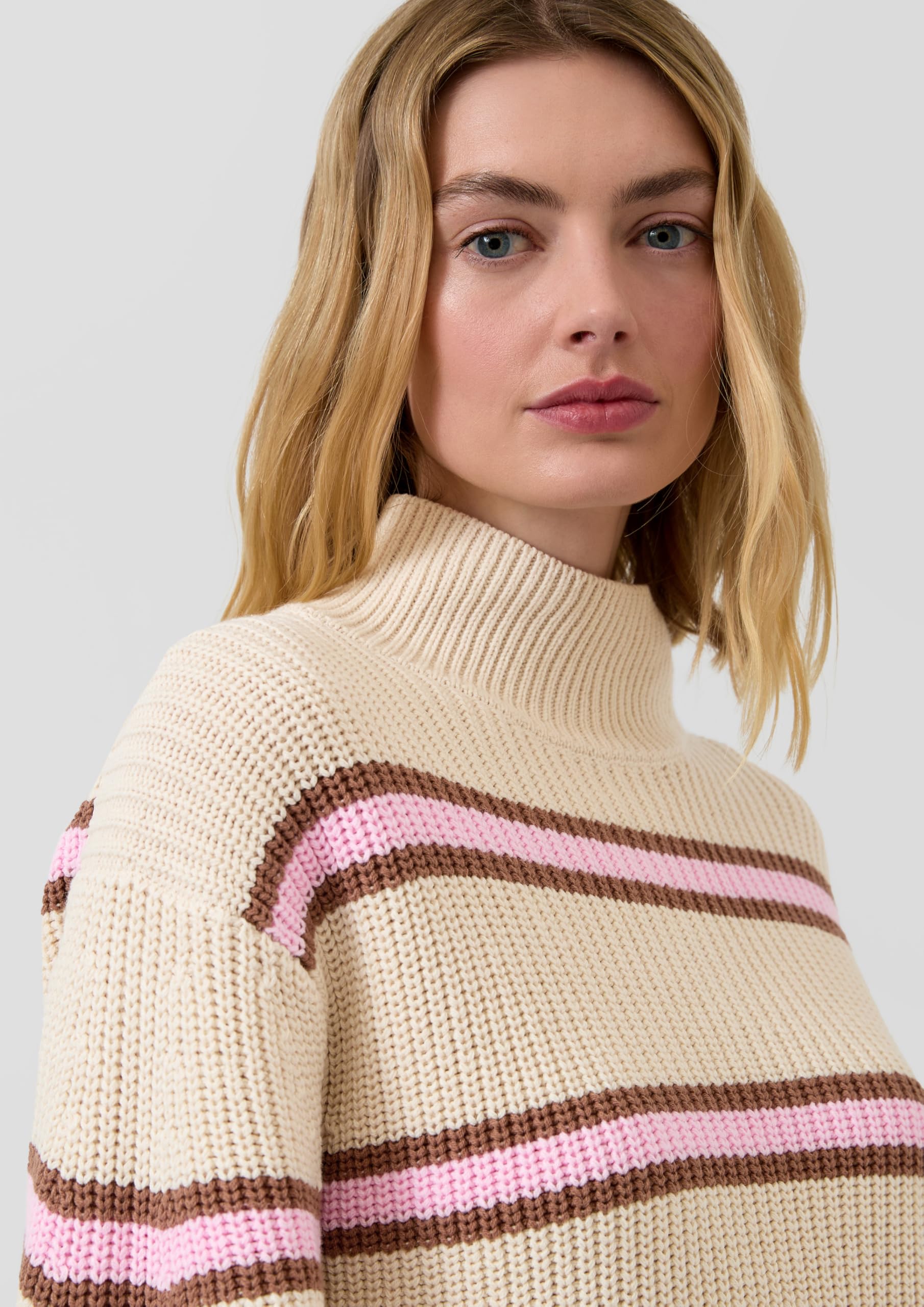 s.Oliver Gestreifter Grobstrickpullover mit Stehkragen