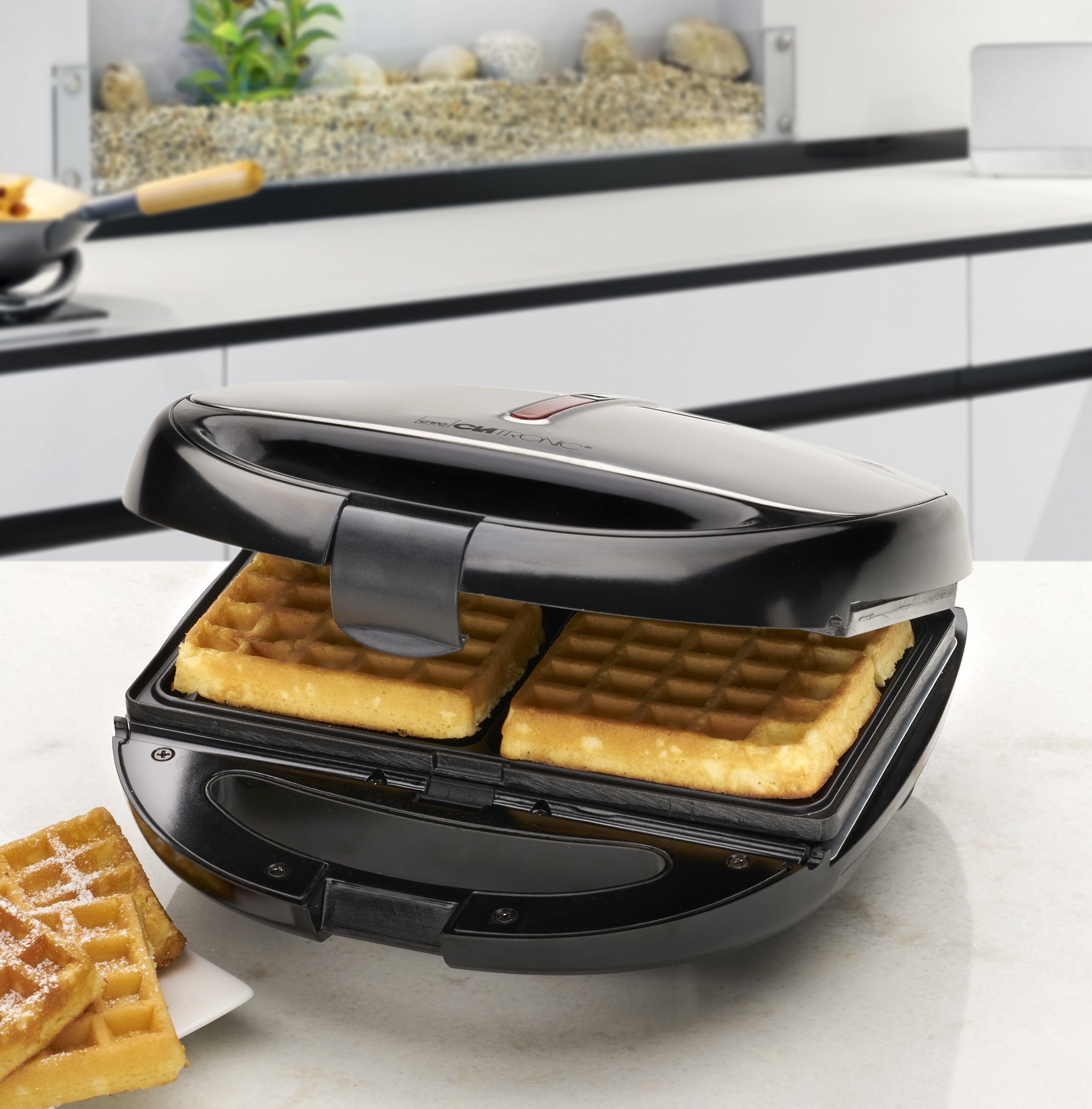 Apparecchio multifunzione Clatronic 3 in 1 | Tostapane per sandwich, piastra per cialde e grill a contatto | 800 Watt | Lavabile in lavastoviglie | Rivestimento antiaderente | ST/WA 3670